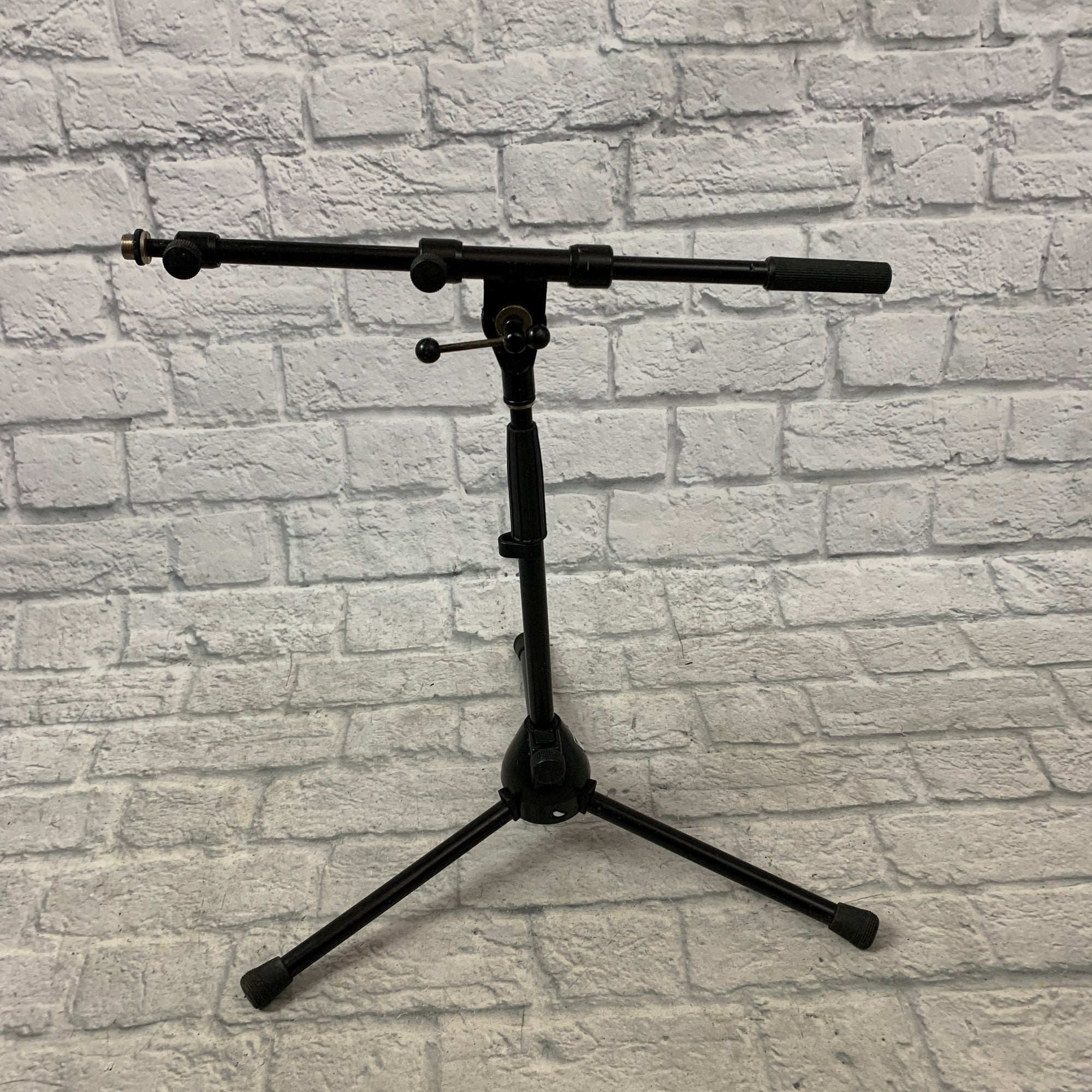 AKG Heavy Duty Short Mic Stand