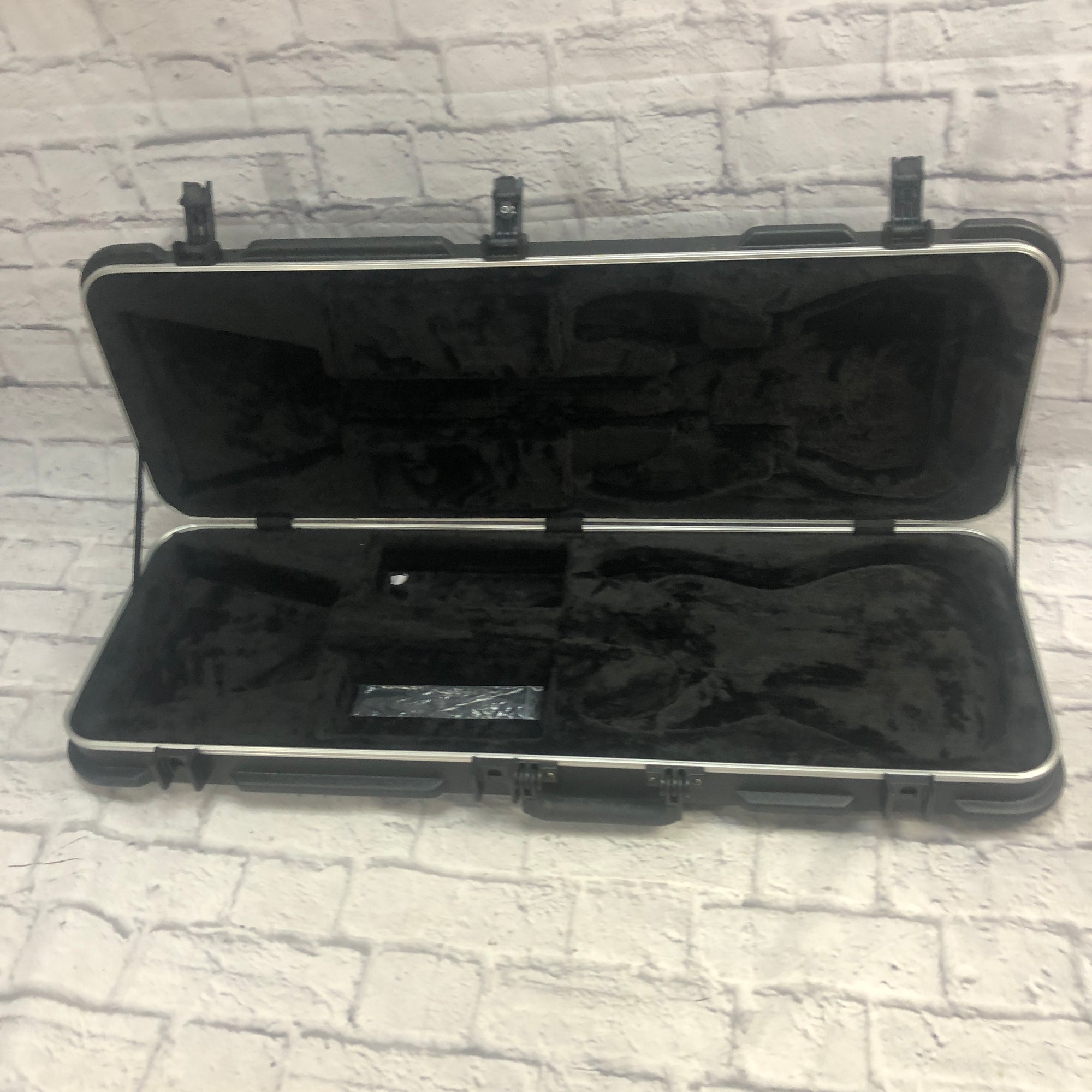 Charvel Pro Mod Dk24 with TSA Hard Case