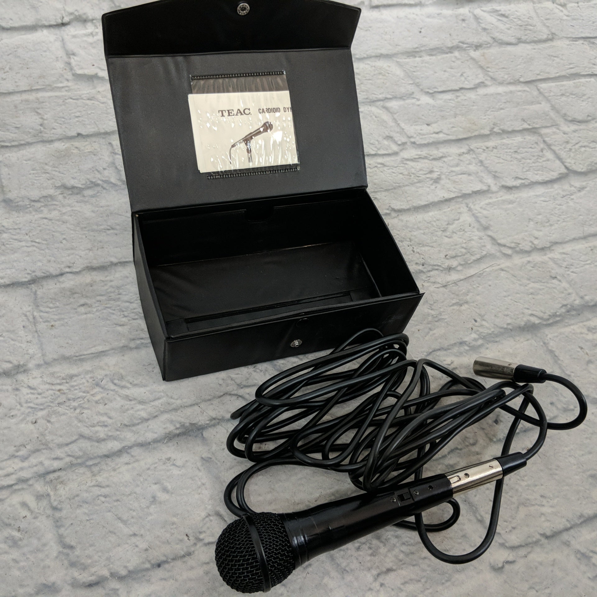 TEAC ME-700D Cardioid Dynamic Microphone