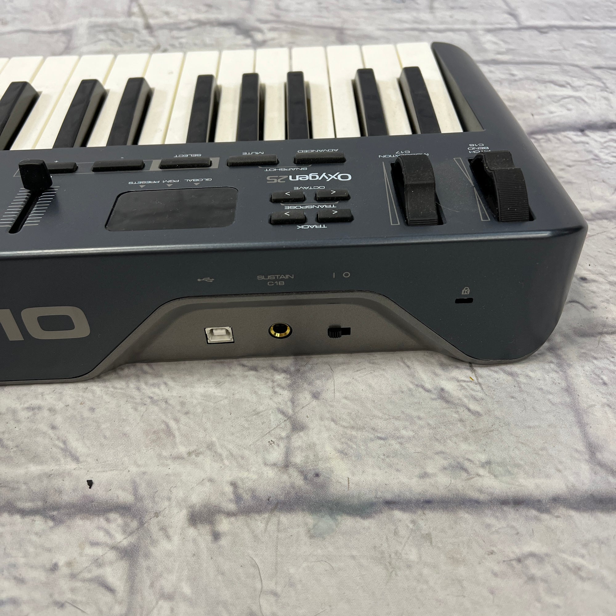 M Audio Oxygen 25 USB Midi Controller