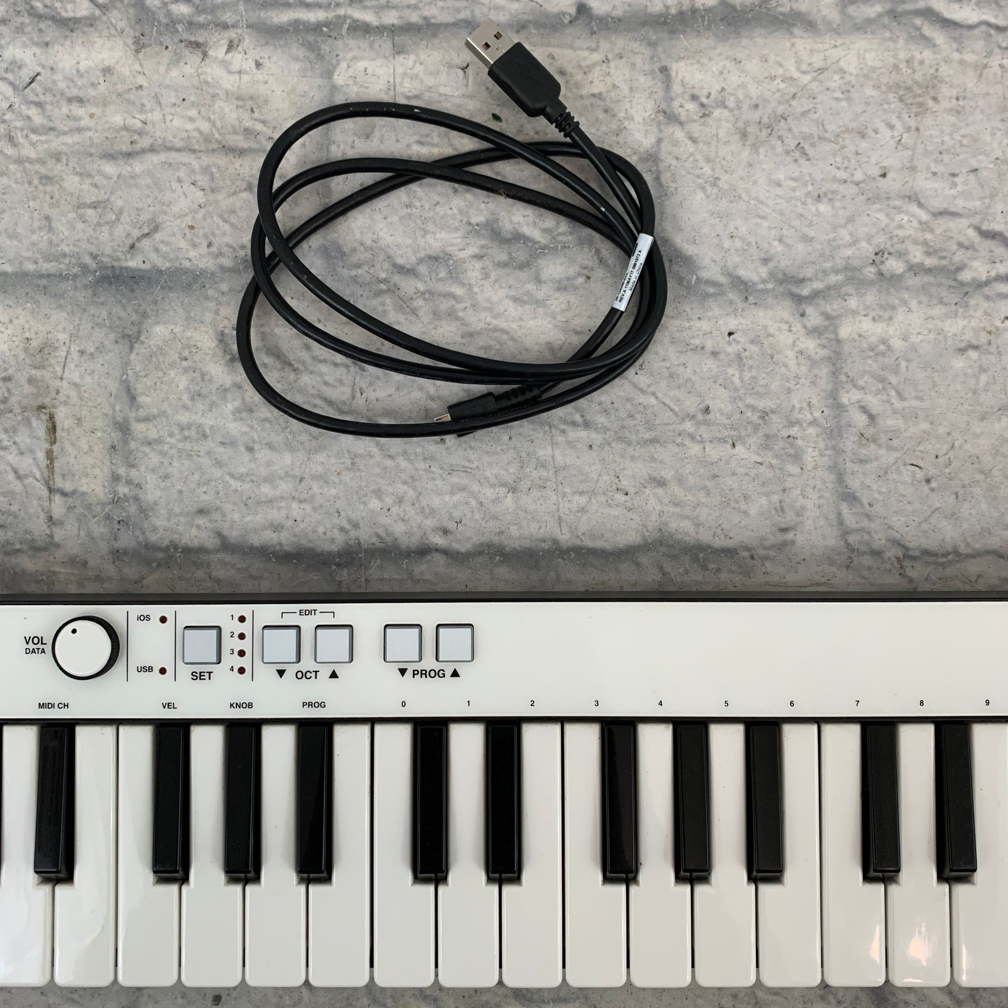 IK Multimedia iRig 37 Keys Compact MIDI Keyboard