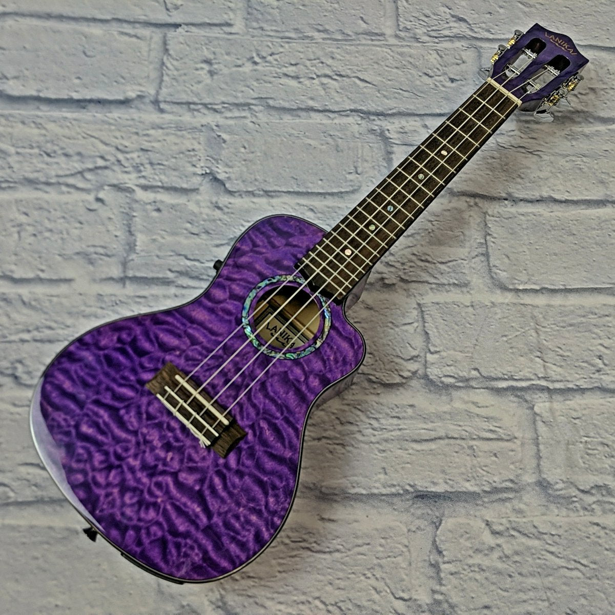 Lanikai QM-PUCEC  Quilted Maple Purple Concert Ukulele with Fishman Pickup System