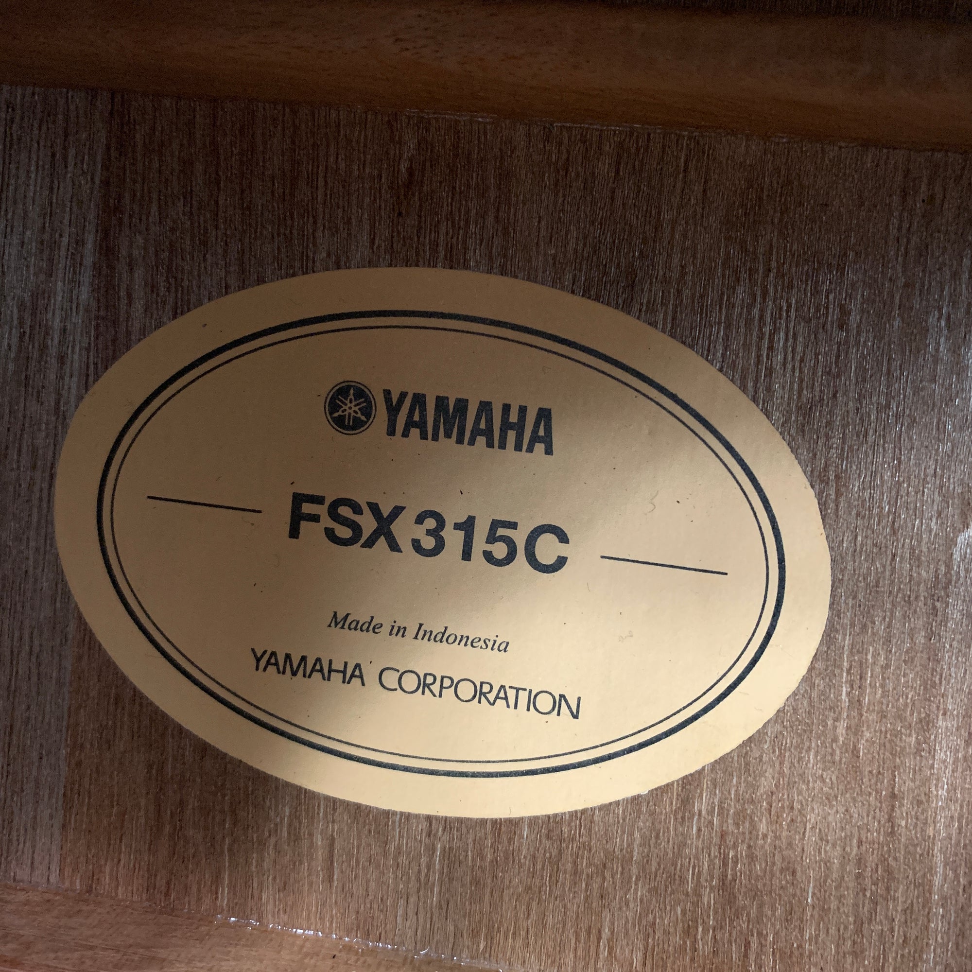 Yamaha FSX315C Acoustic Electric Concert Cutaway Natural Finish