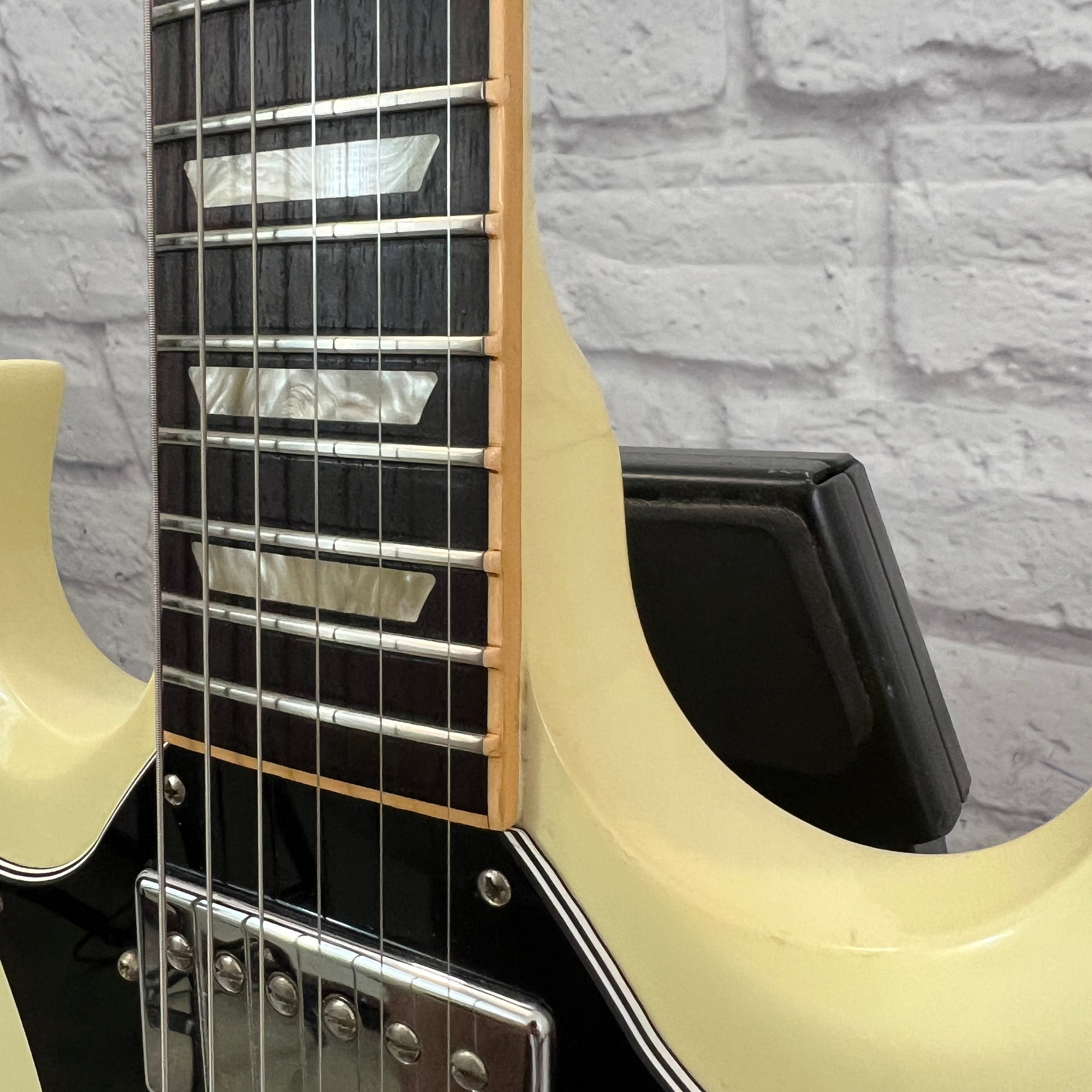 Gibson 2013 SG Standard White Electric Guitar - Evolution Music Gibson 2013 SG Standard White Electric Guitar - Evolution Music