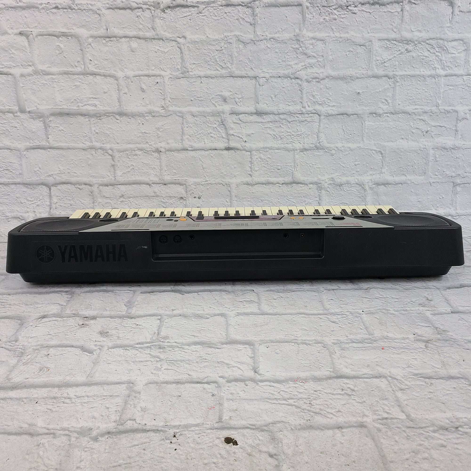 Yamaha PSR-172 61-Key Digital Keyboard