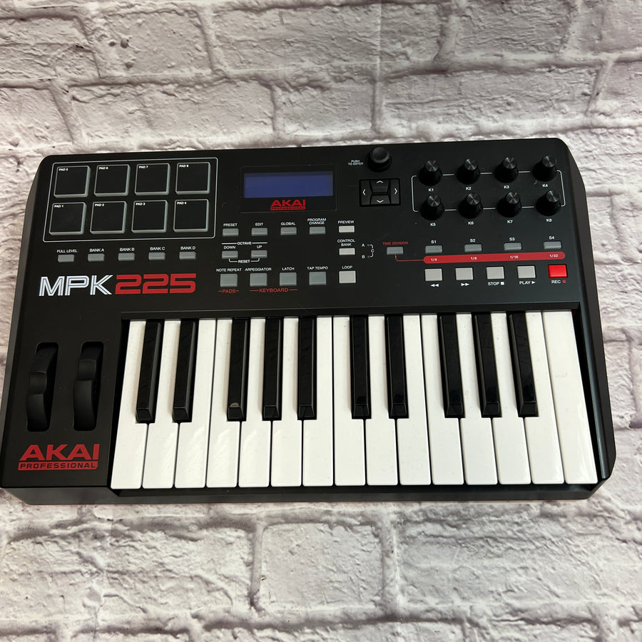 Akai MPK 225 Midi Controller