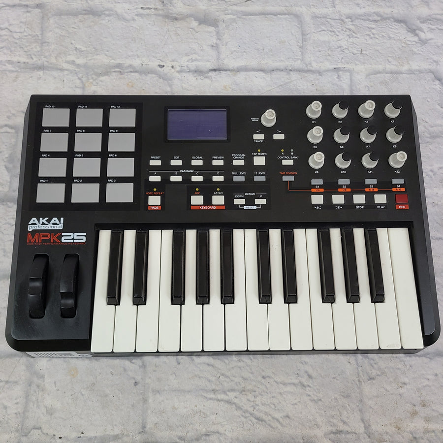 Akai MPK 25 Controller