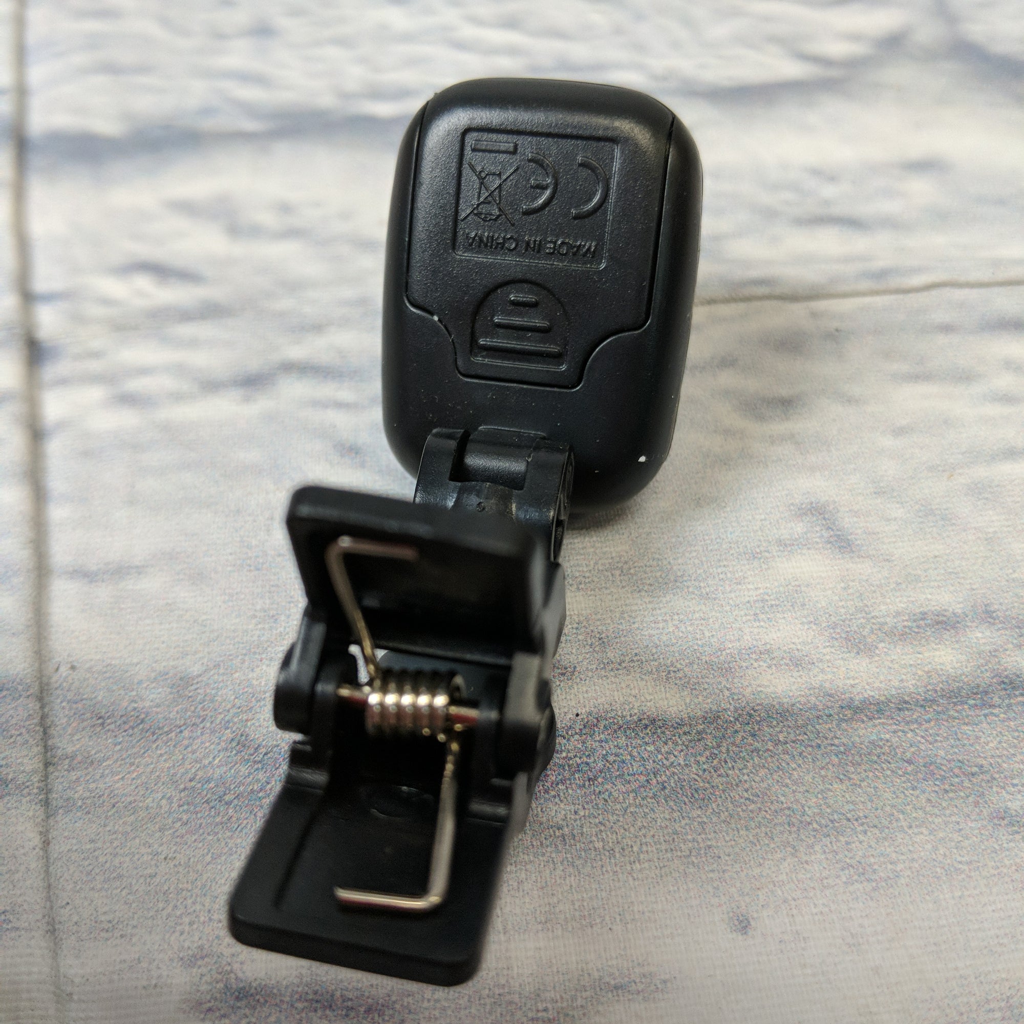 Alvarez AT15 clip on tuner