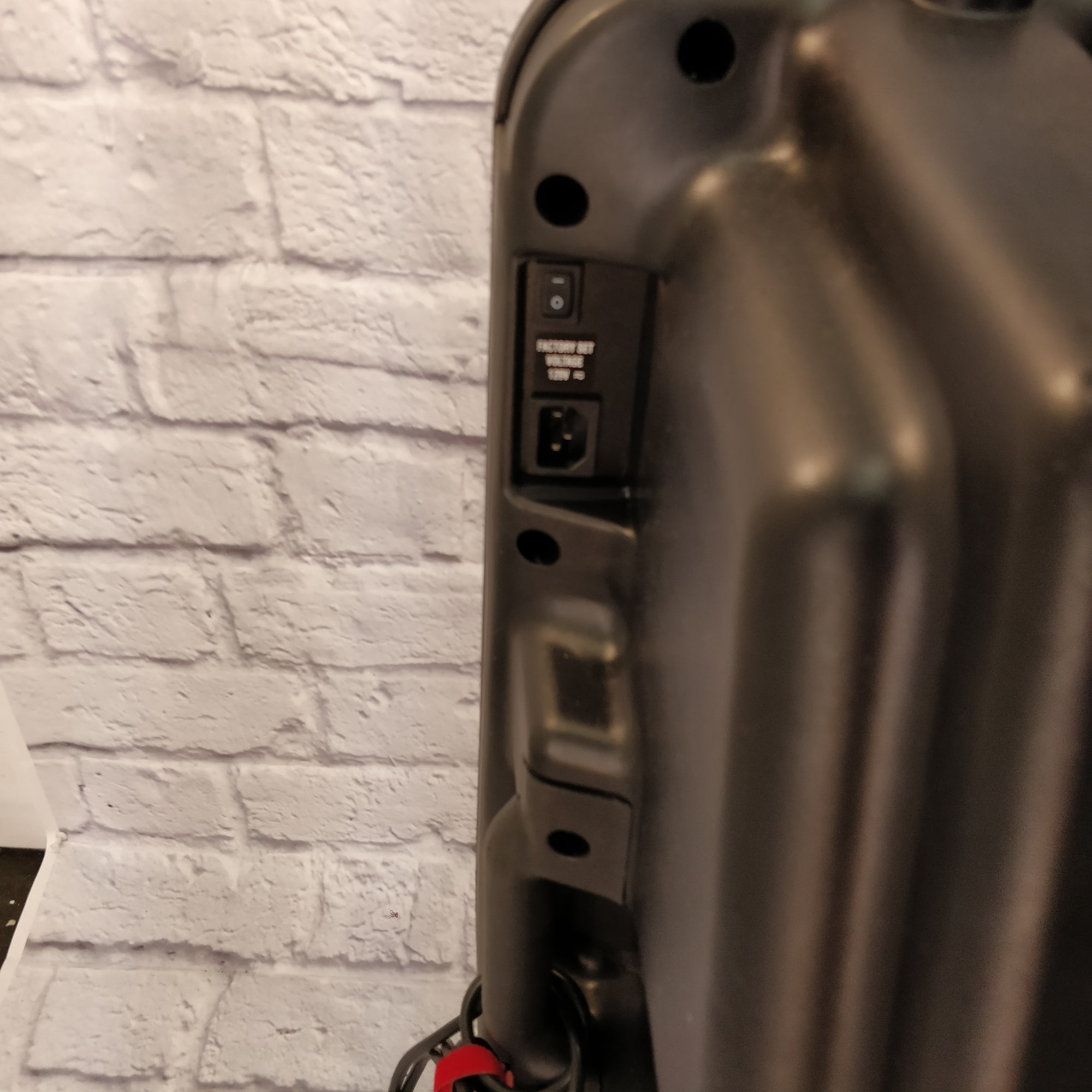 JBL Eon15 G2 Powered Speaker Pair w Soft Cases