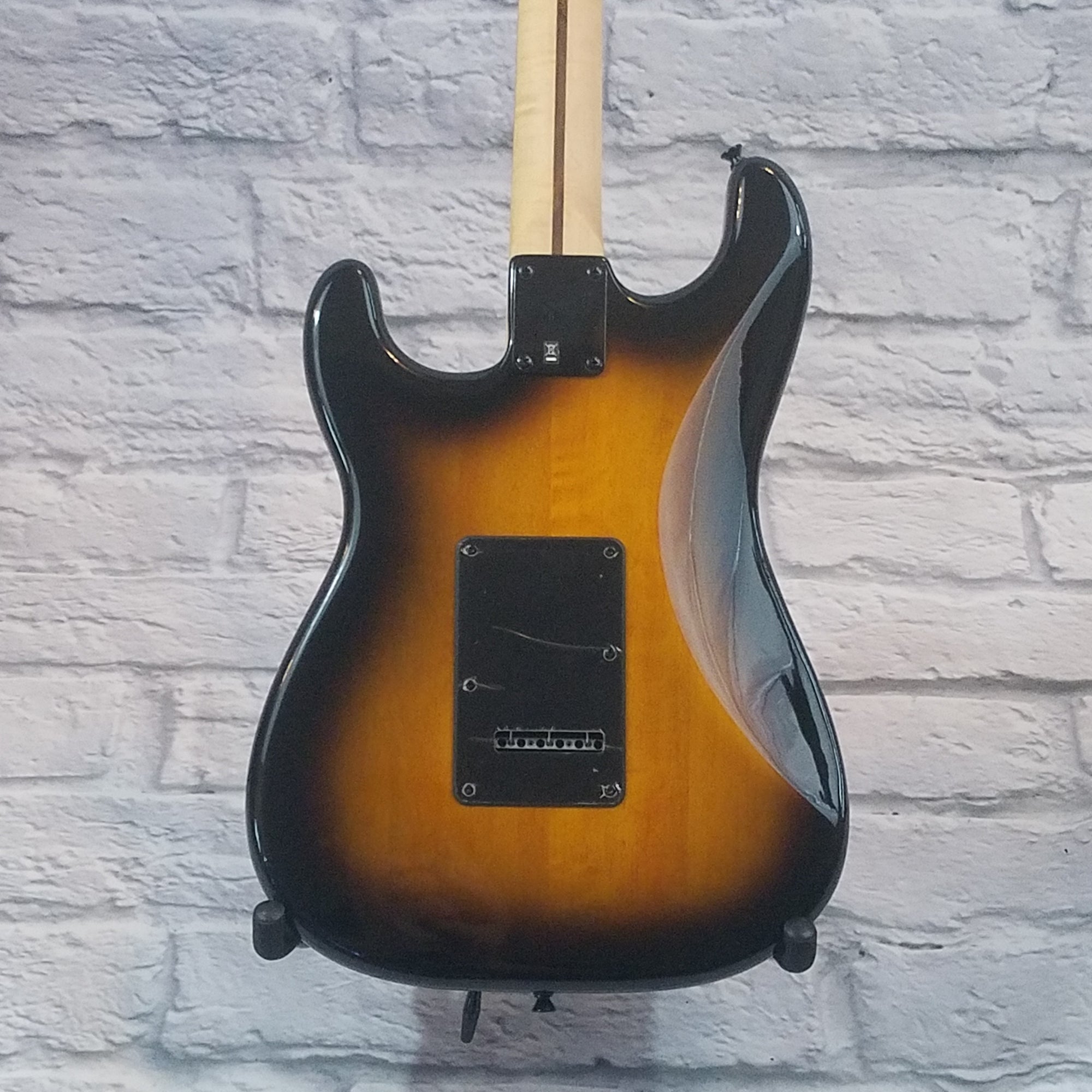 Squier Bullet Strat Sunburst - Evolution Music