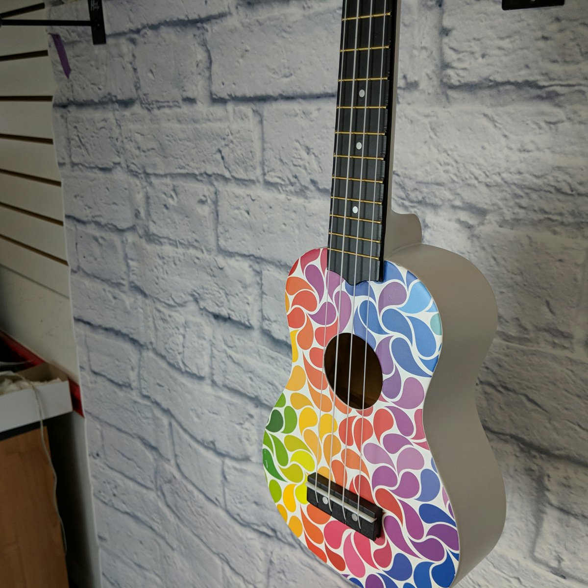 Amahi Rainbow Flower Uke