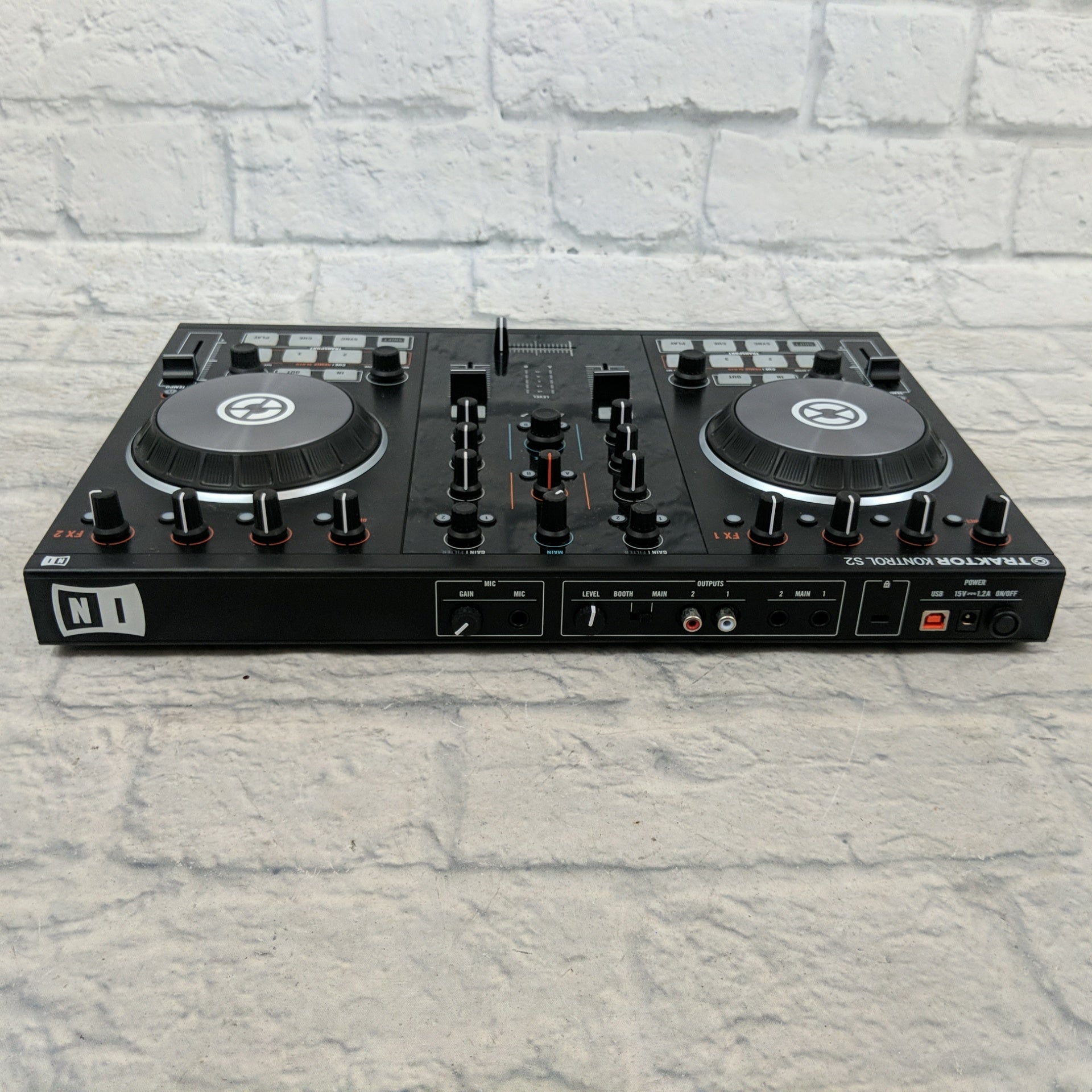 Native Instruments Traktor Kontrol S2 - Evolution Music