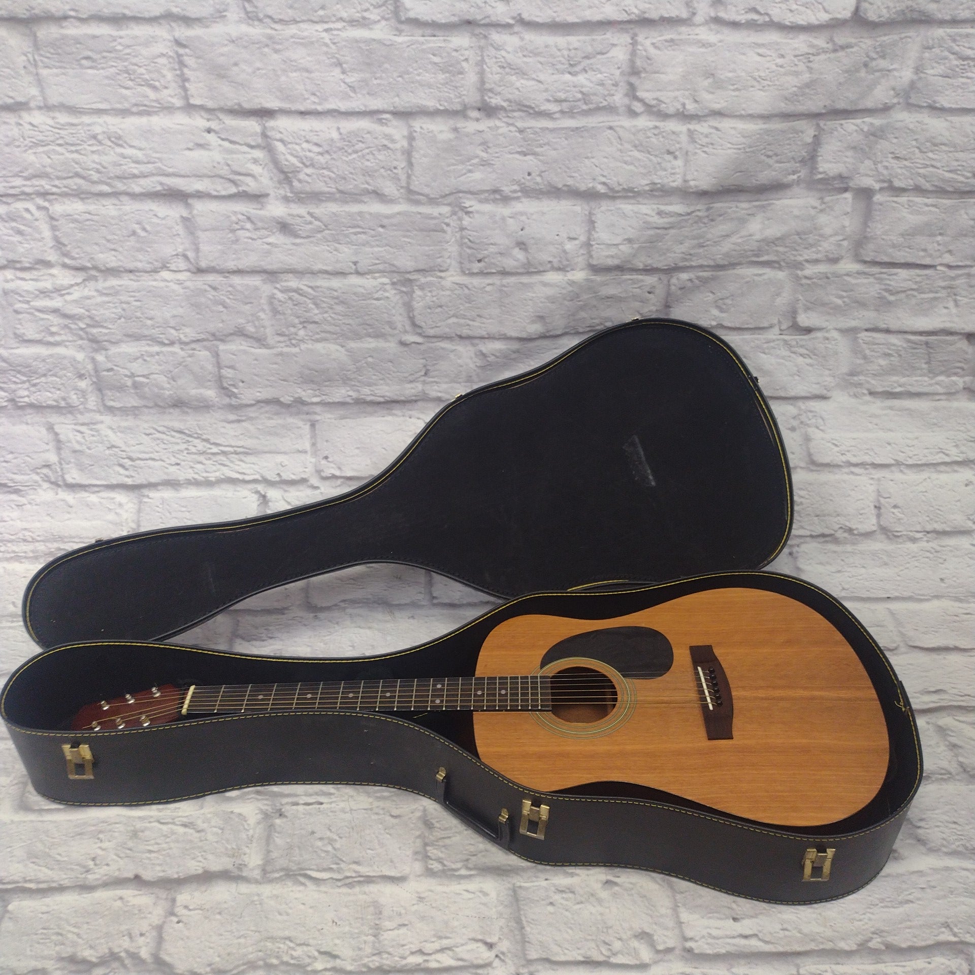 Jasmine S-35SK  Acoustic Guitar With Chipboard Case