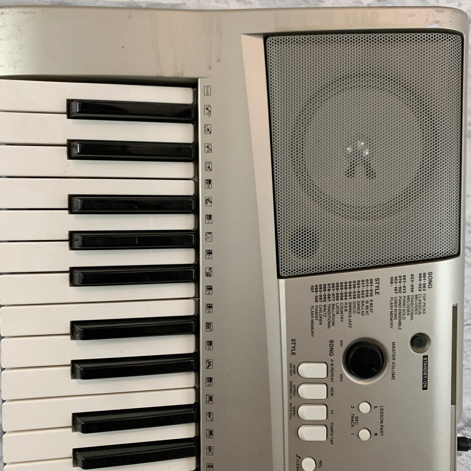 Yamaha PSR-E313 61-Key Digital Piano