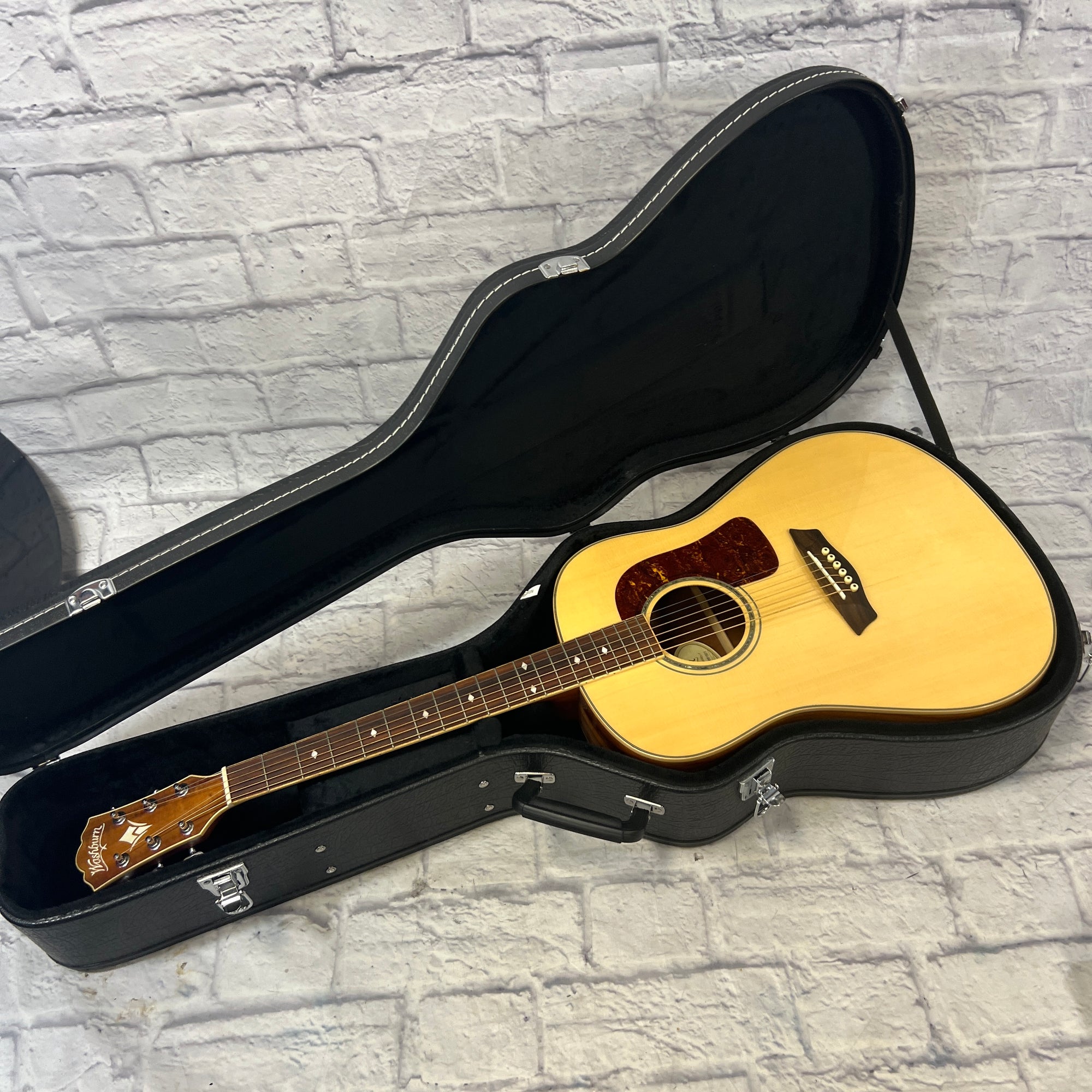 Washburn WSJ50 Elite Jumbo Acoustic Guitar with Hard Case