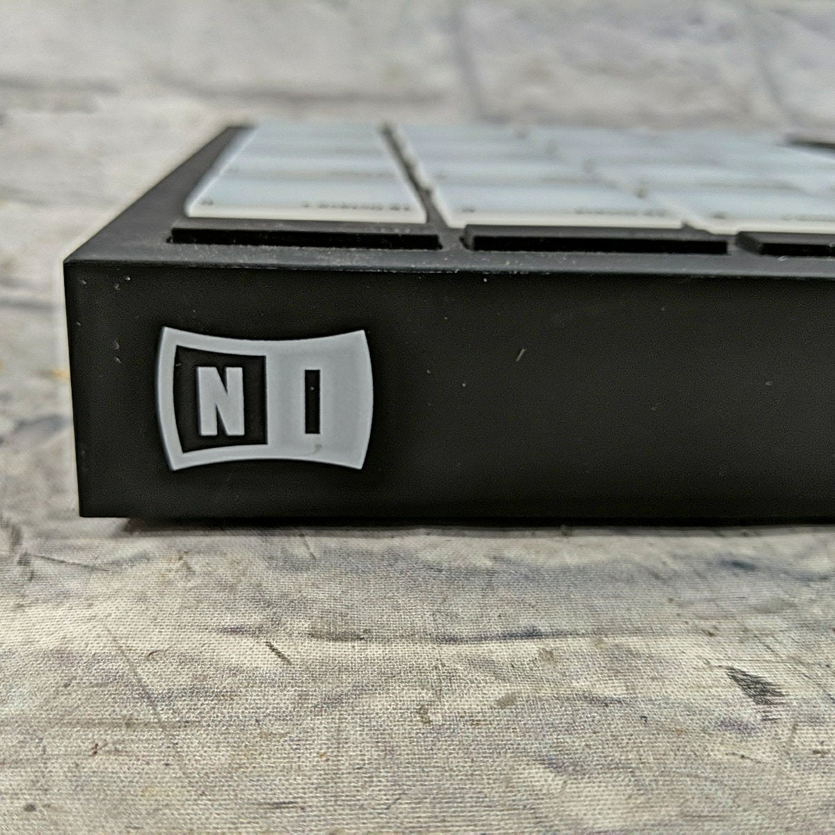 Native Instruments Maschine Mikro Mk3 DJ Controller