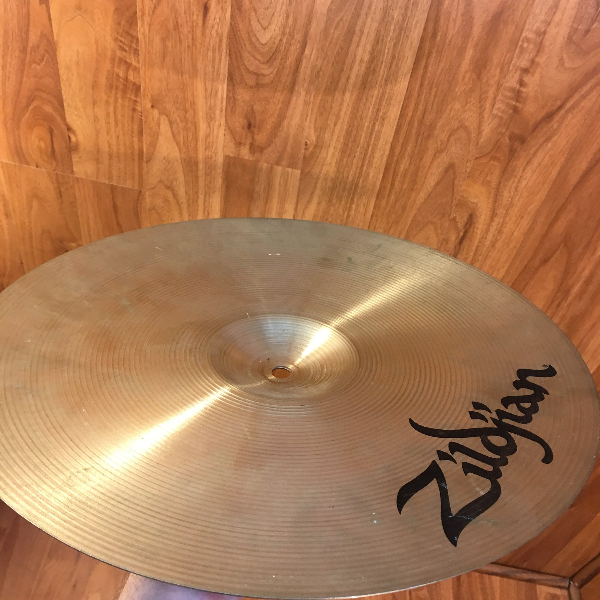 Zildjian Avedis 16 Inch Medium Crash Cymbal