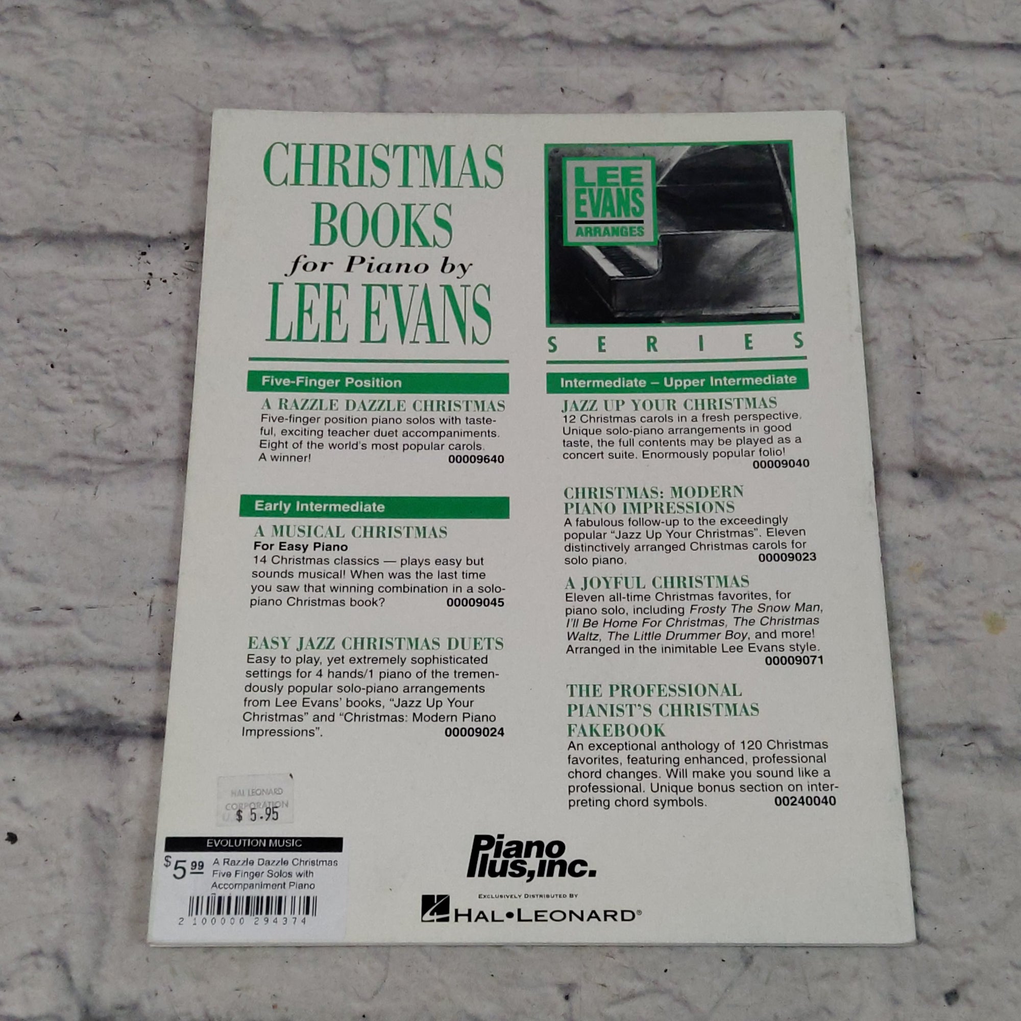 A Razzle Dazzle Christmas Five Finger Solos with Accompaniment Piano Book