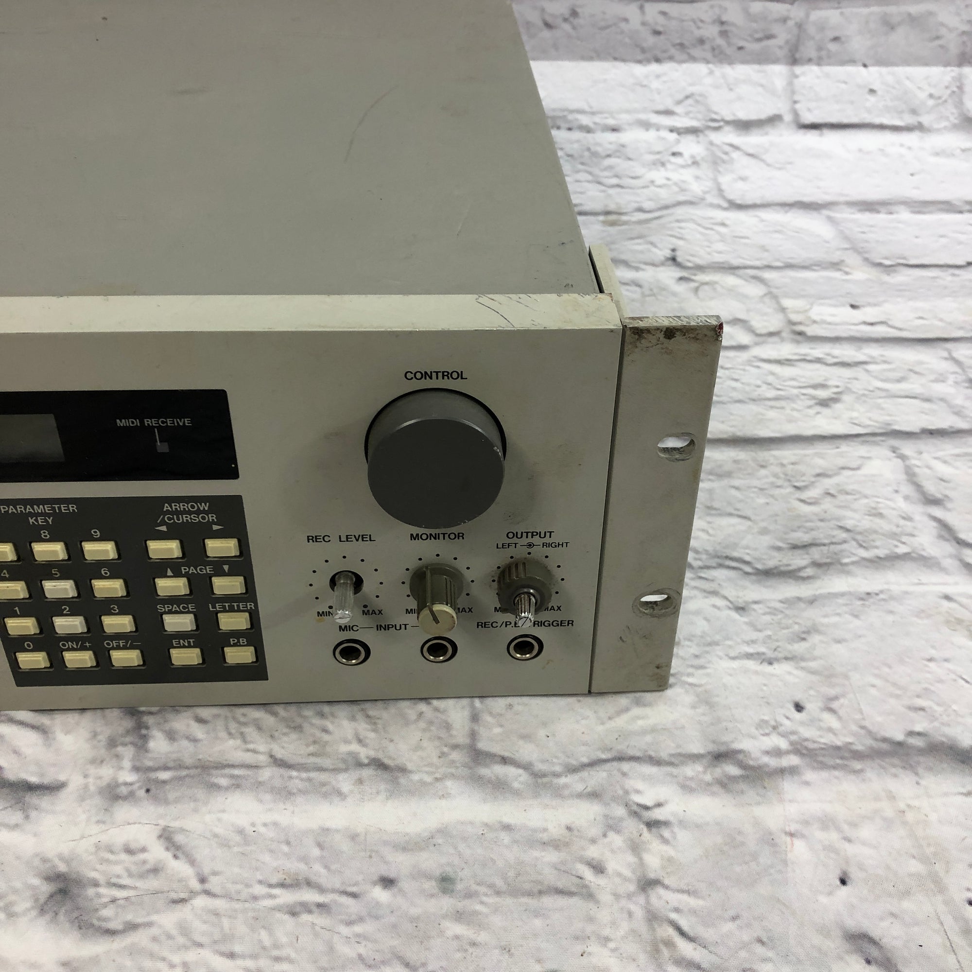 Akai Sampler Rac Akai S900 Rack Sampler - Evolution Music