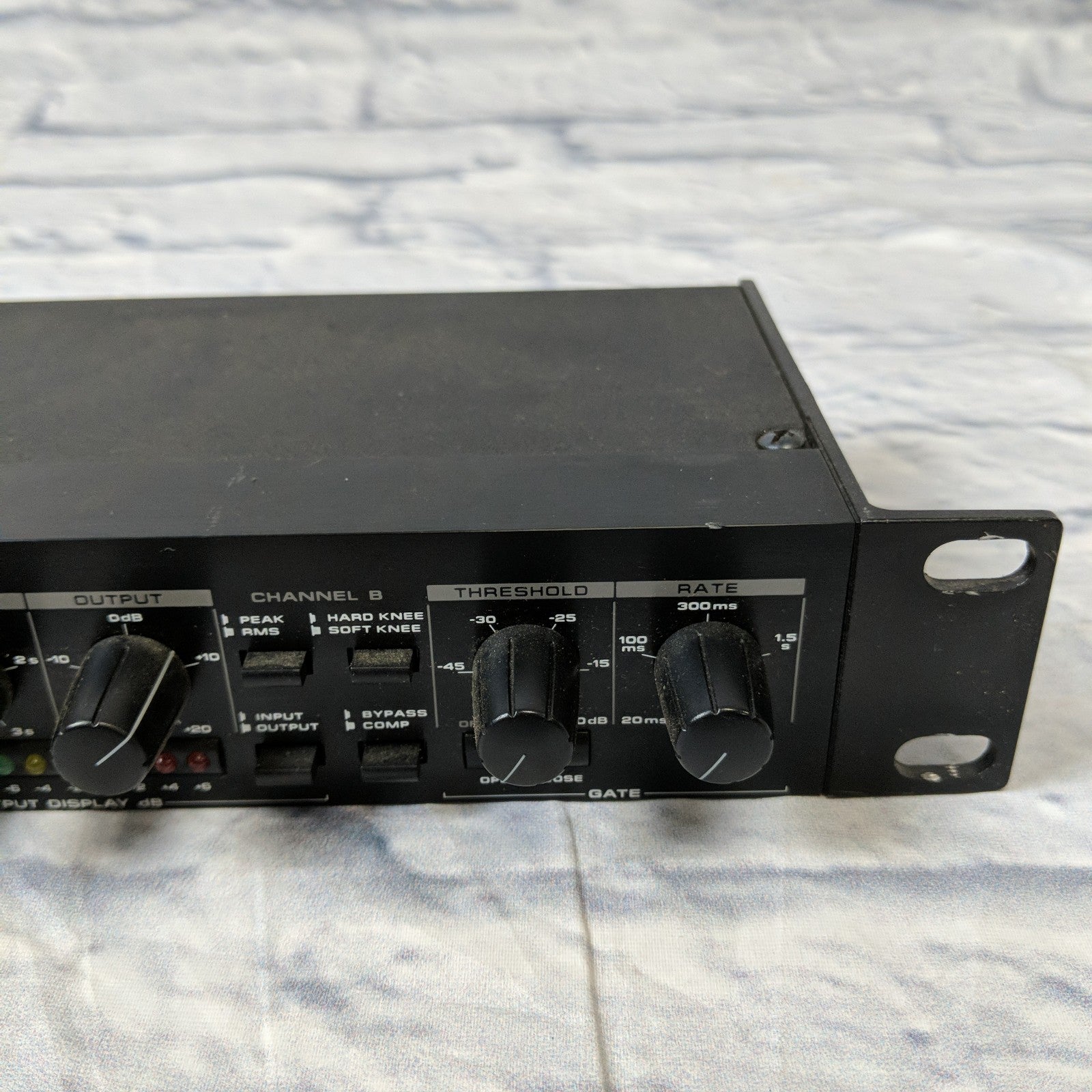 Alesis 3630 Dual-Channel Compressor / Limiter with Gate