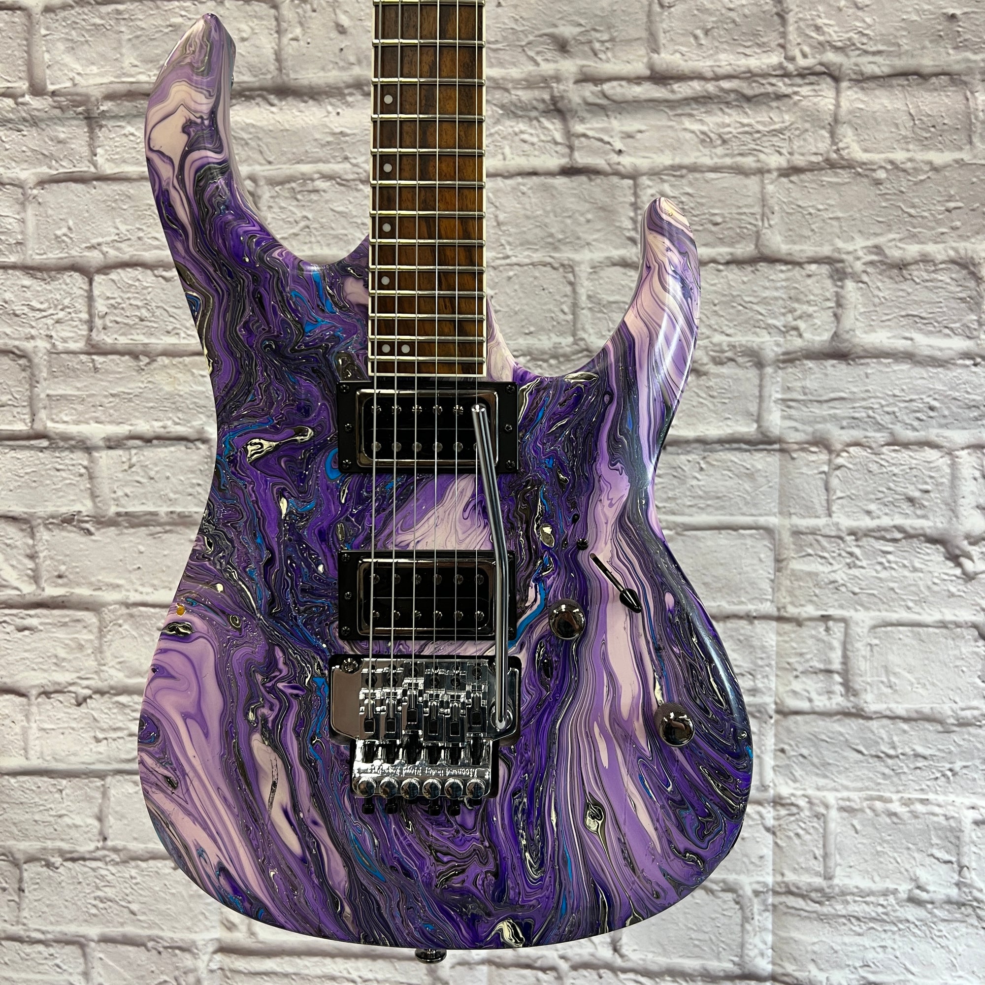 エレキギター　SPEAR Gladius ホログラム　パープル系 エレキギター SPEAR Gladius ホログラム パープル系 - メルカリ