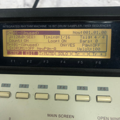 Akai MPC2000XL Production Center 32mb with 8 Outs