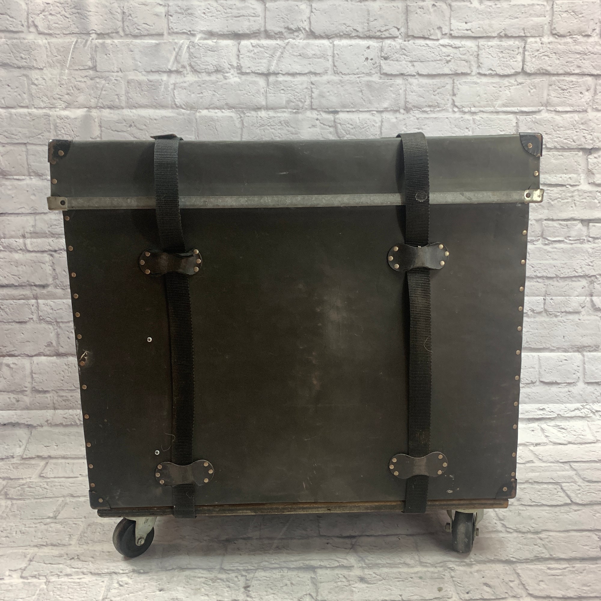 Vintage Humes Berg Trap Hardware Case with Wheels