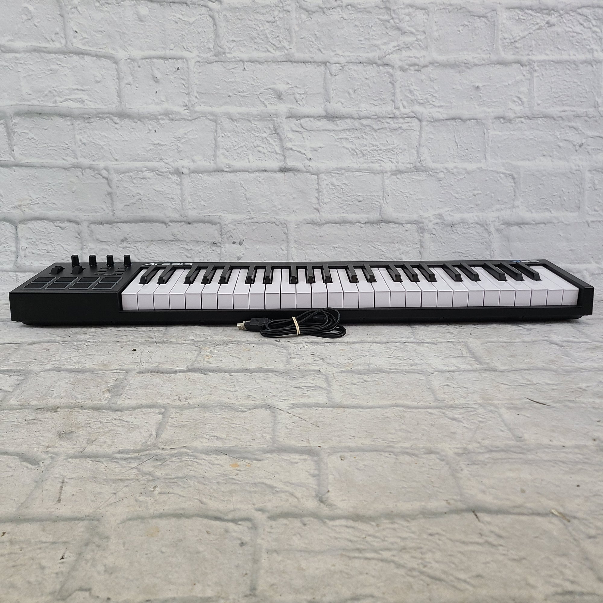 ALESIS　V49 V49_Detail-1_RGB.png