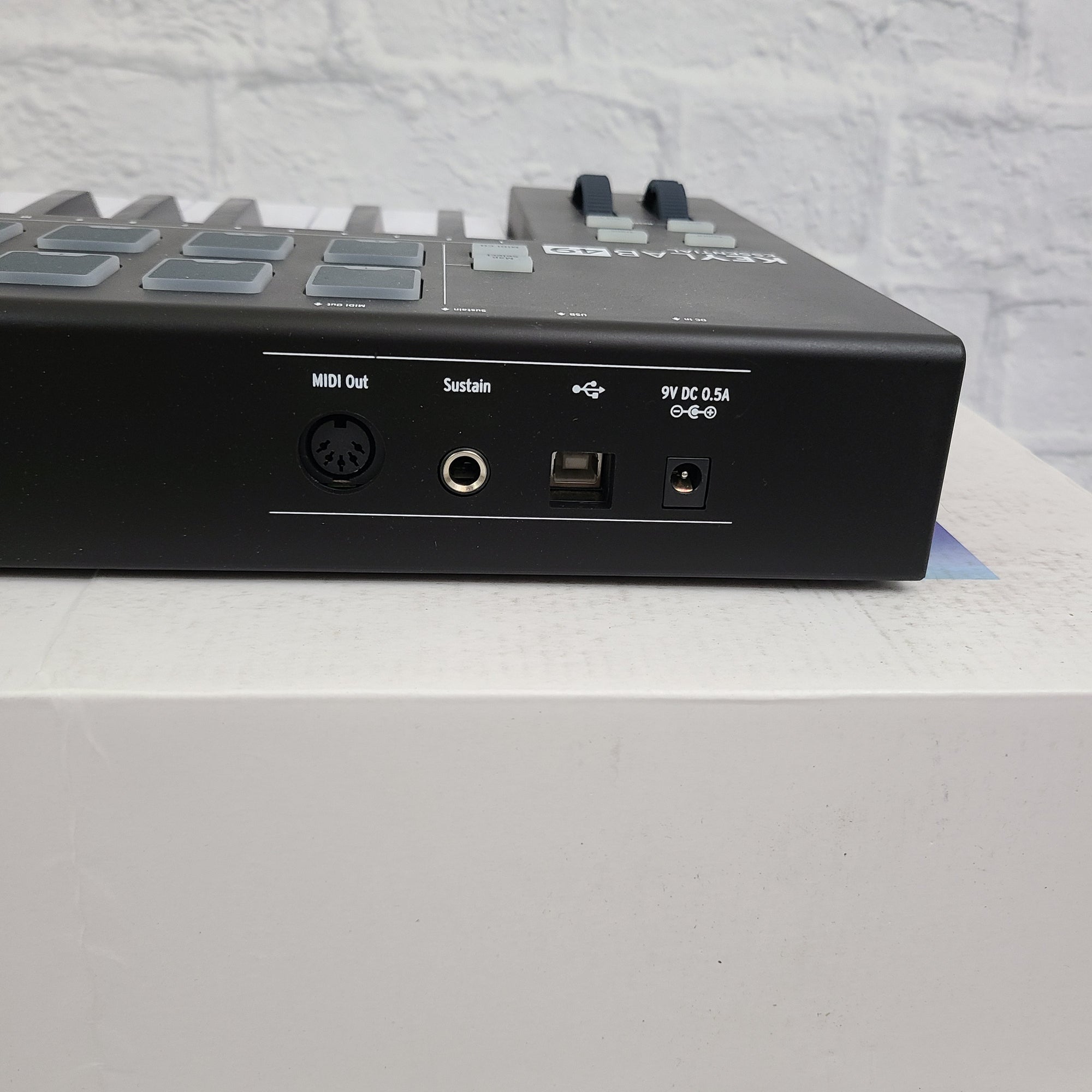 Arturia Keylab 49 Key Essential Midi Controller