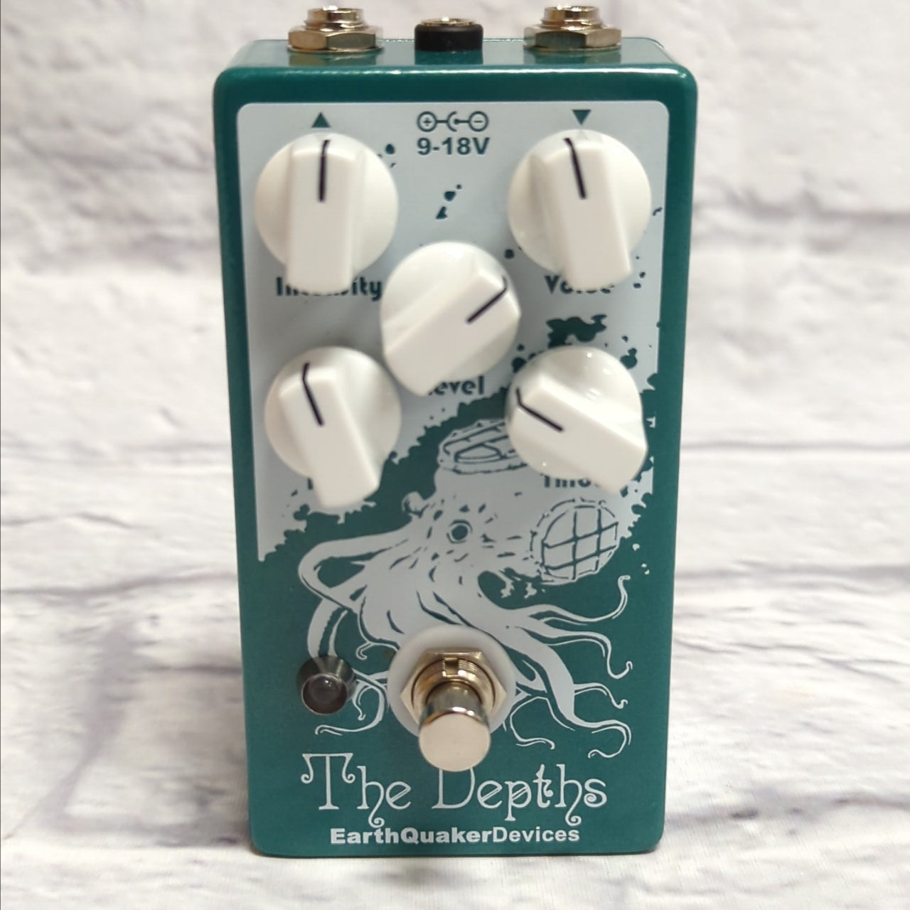 EarthQuaker Devices The Depths Optical Vibe Machine Chorus Vibrato Pedal