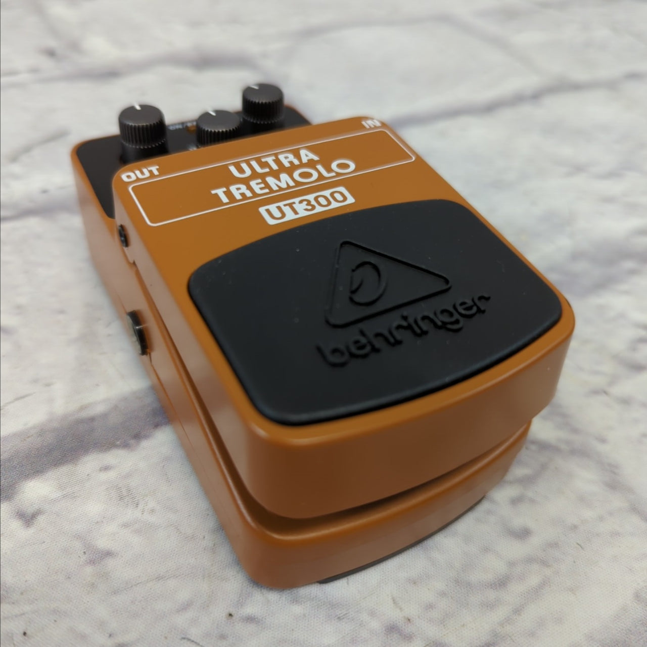 Behringer UT300 Ultra Tremolo
