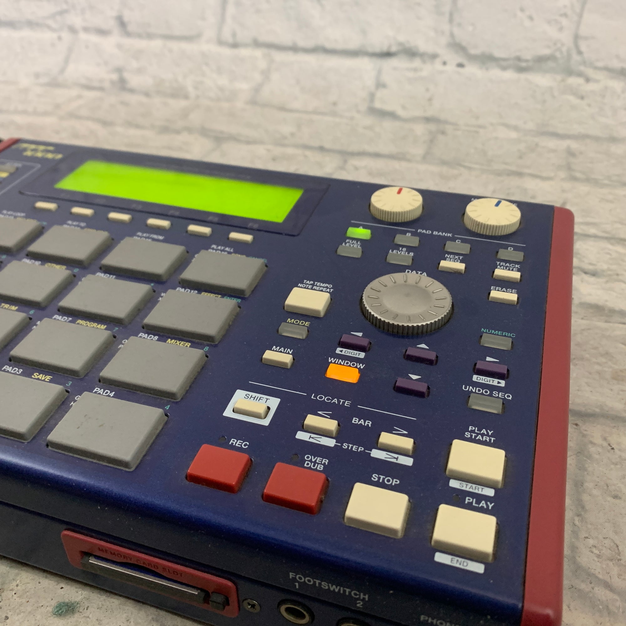 Akai MPC1000 Music Production Center Electric Drum Machine and Sequencer