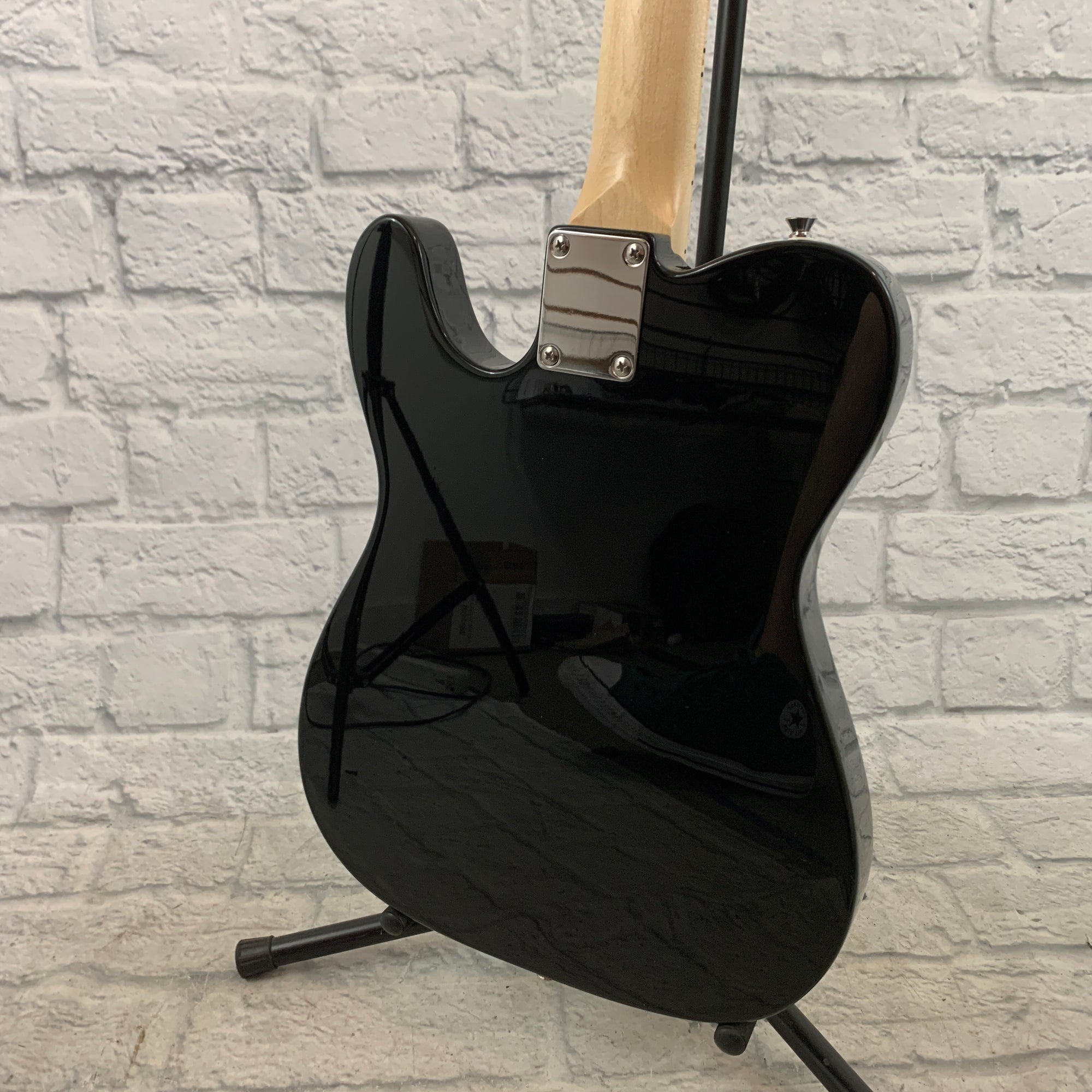 Nashville Guitar Works 125 Single Cutaway - Black, Maple Fretboard