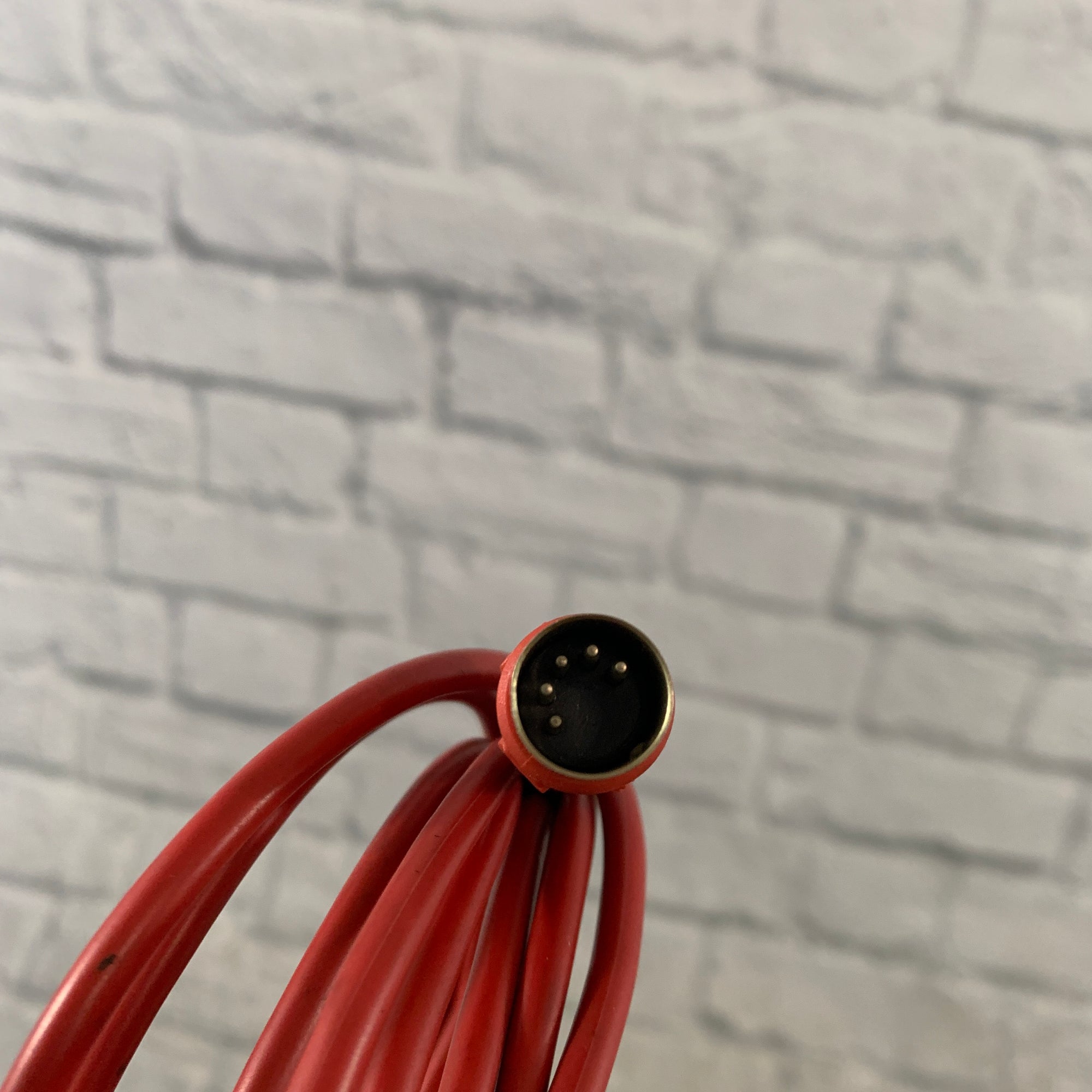 Hosa MIDI Cable 9ft Red