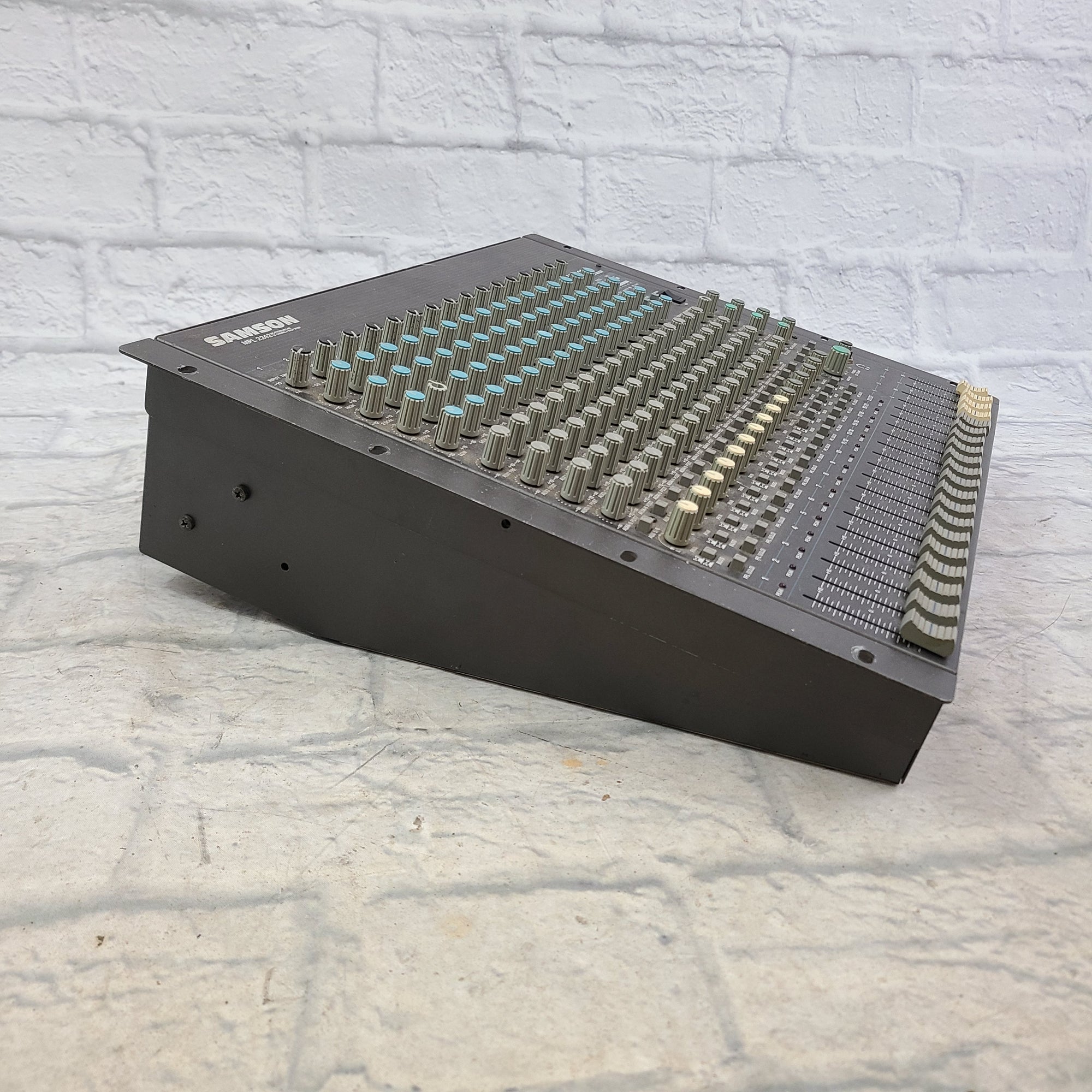 Samson MPL 2242 22 Channel Mixer - Evolution Music