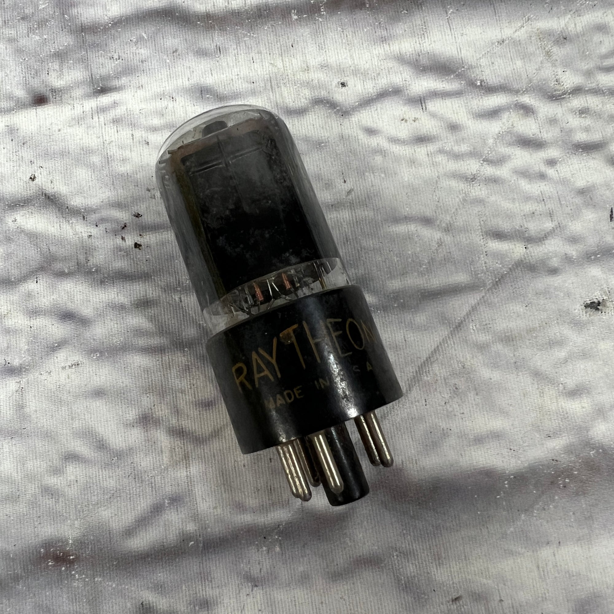 Raytheon 6V6GT Amplifier Tube