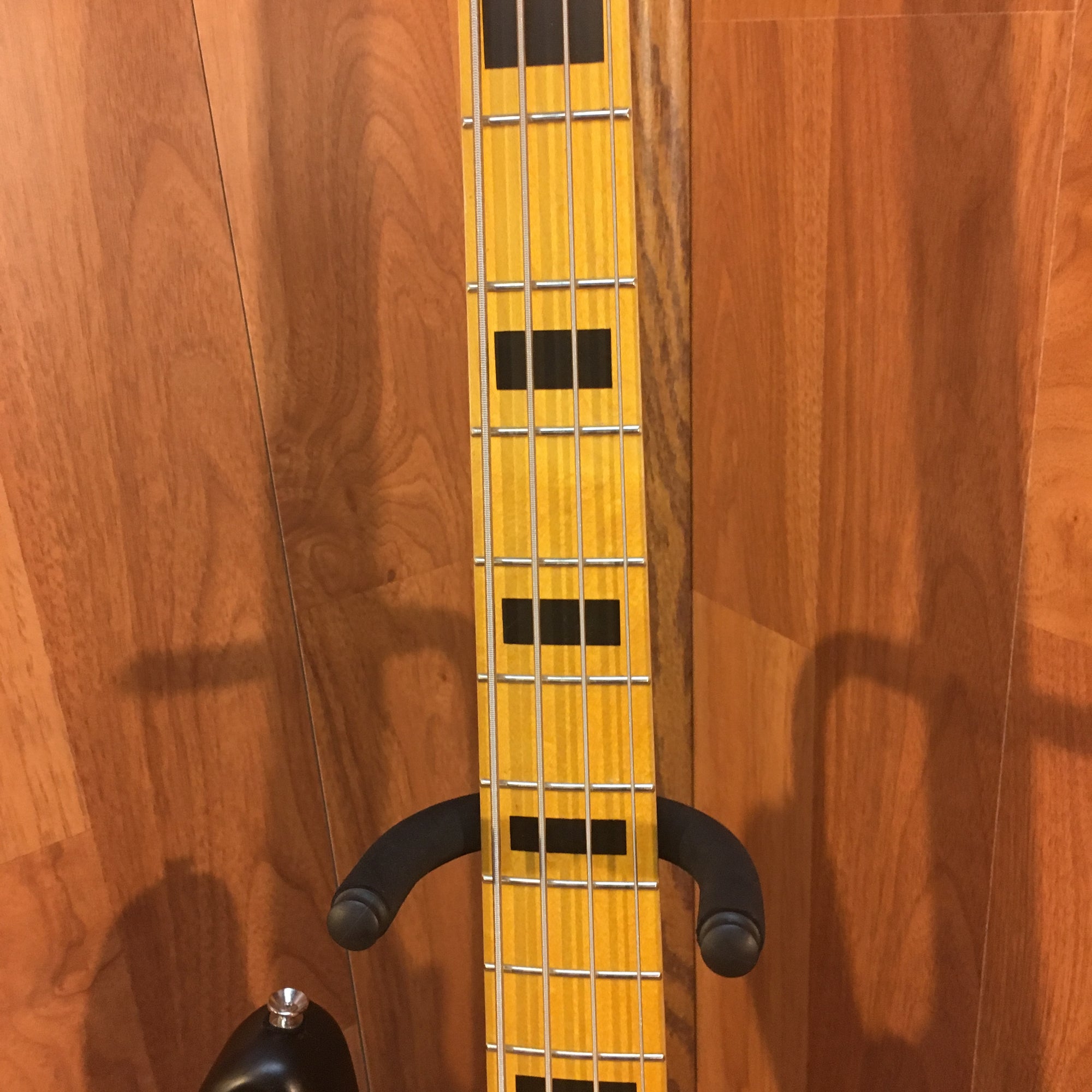 ** Vintage Icon V74MRBK Distressed Black Electric Jazz Bass