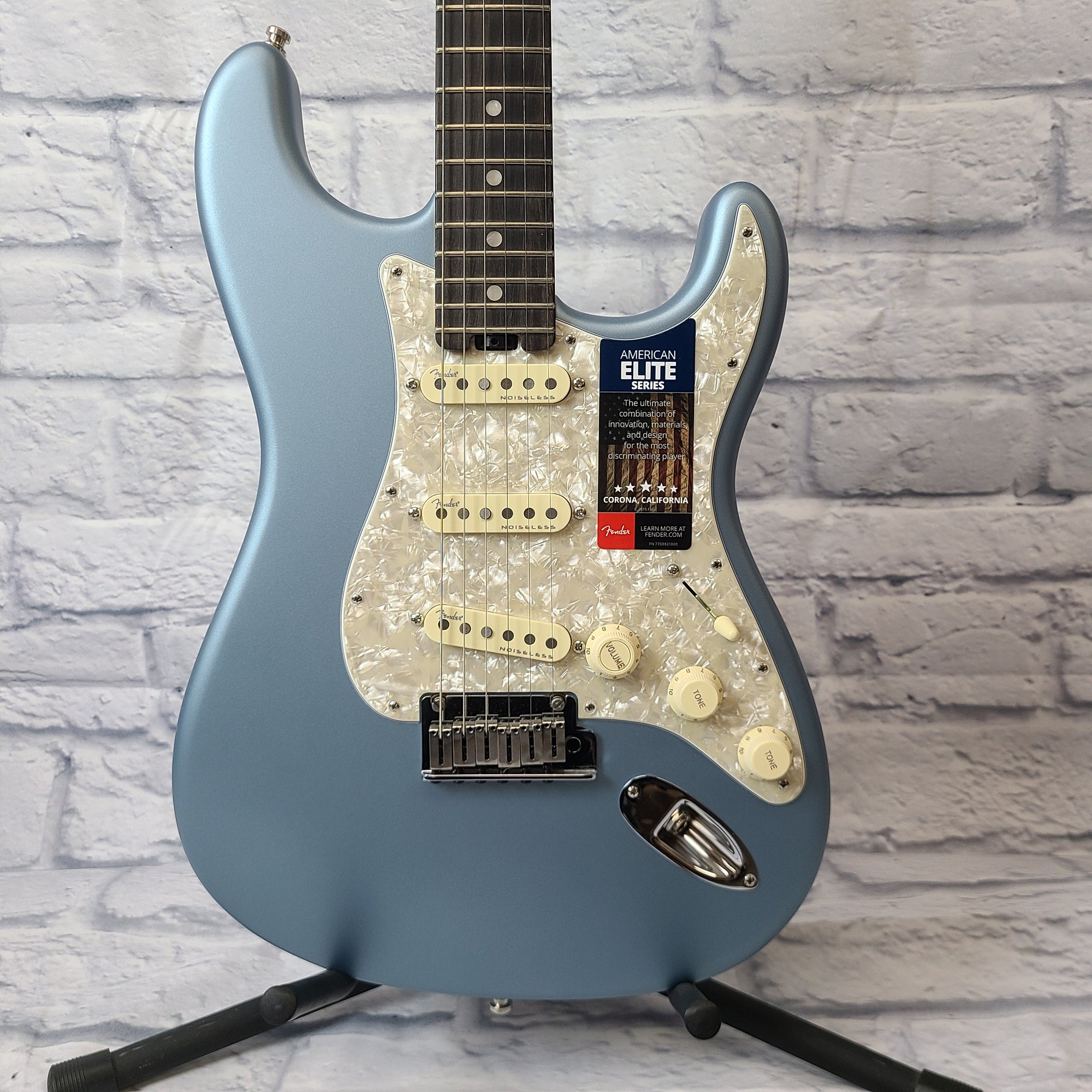 Fender American Elite Strat EB SA Ebony Fretboard - Satin Ice Blue