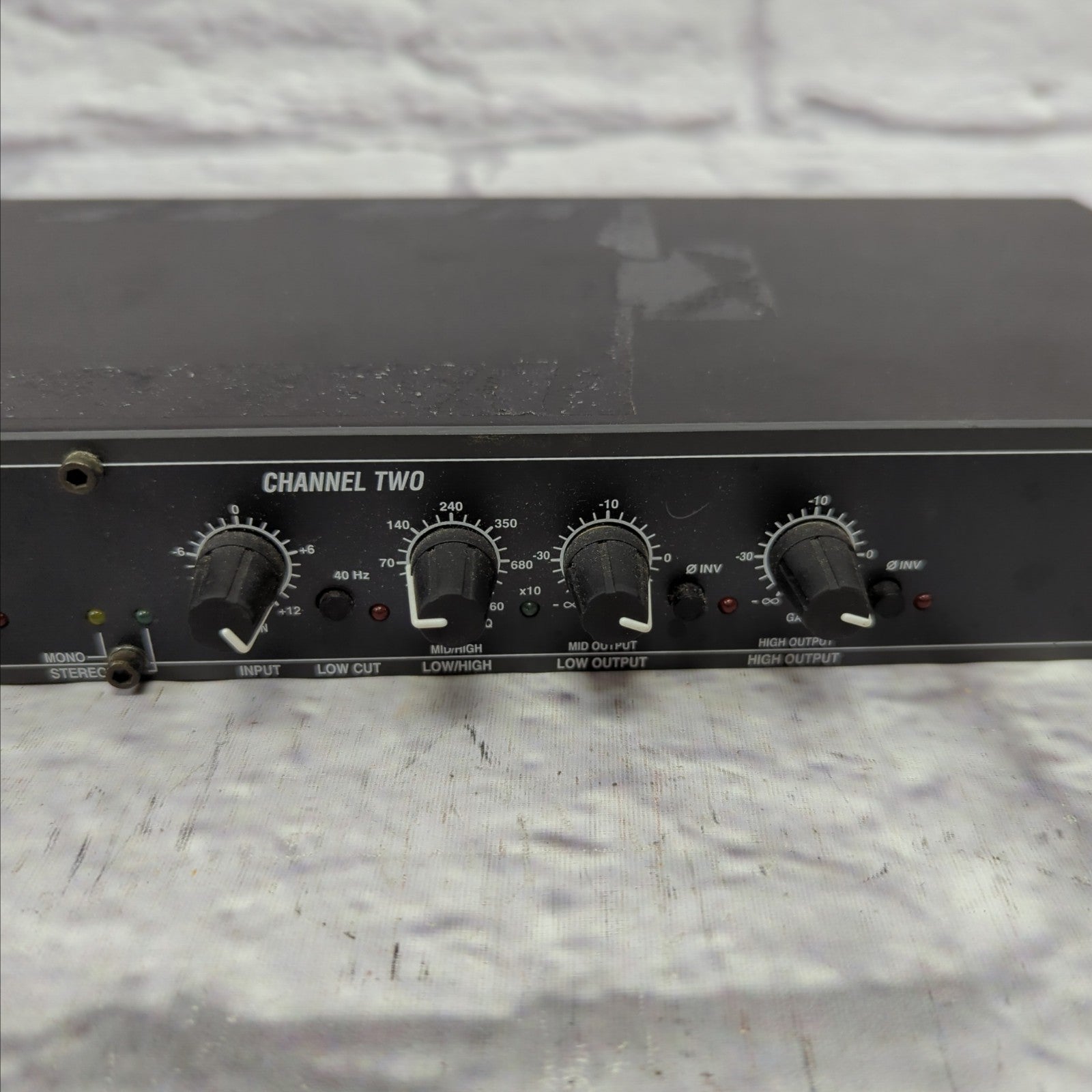 Dbx 223 Stereo 2-way/mono 3-way crossover selling