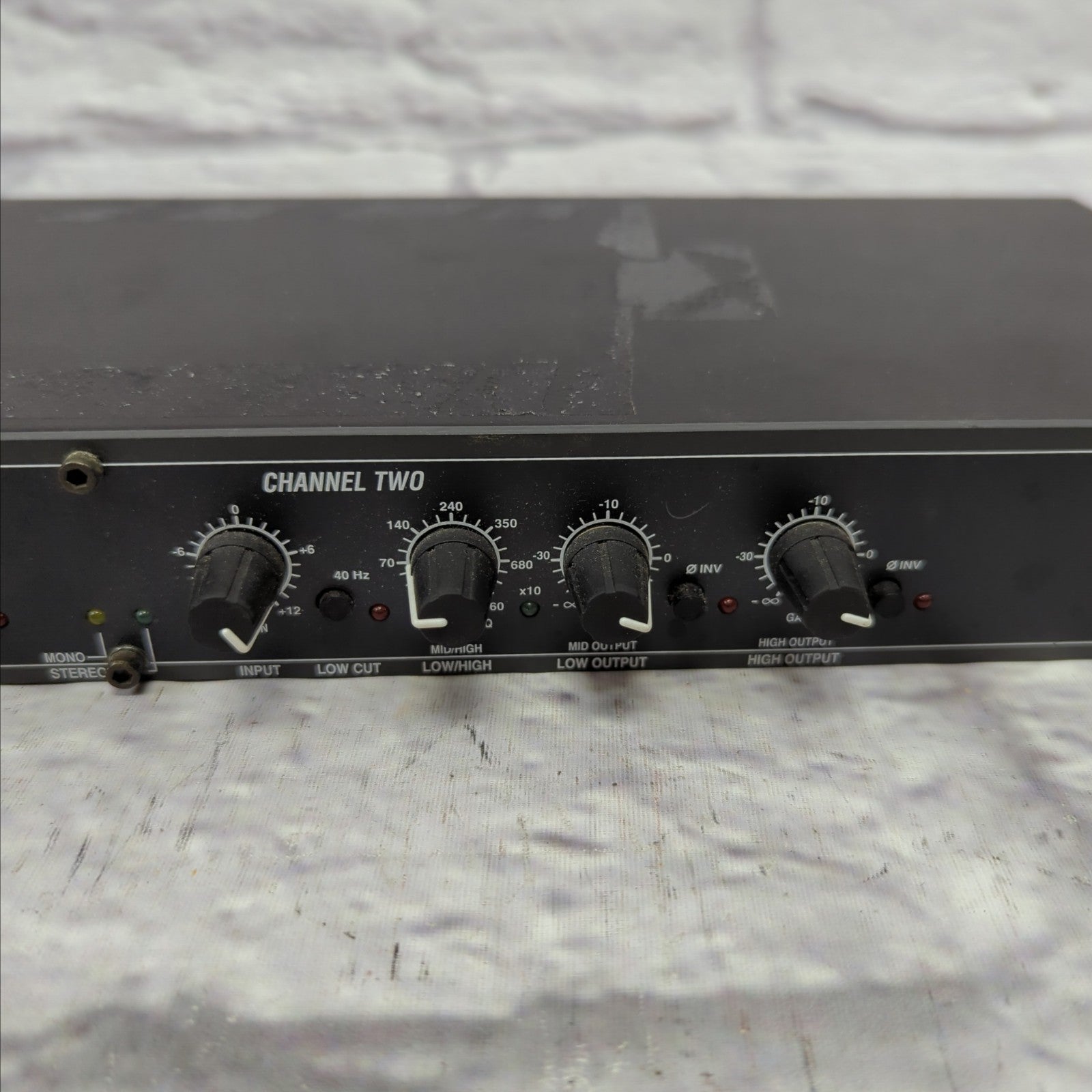 Sound Crossover Rack dbx 223 Stereo 2-Way/Mono 3-Way Crossover Rack Unit - Evolution Music