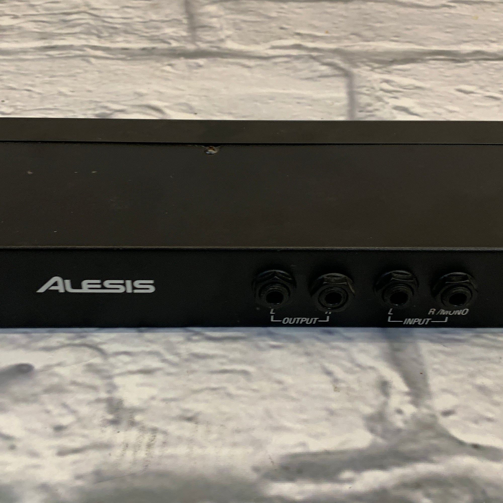 Alesis Microverb III - Evolution Music