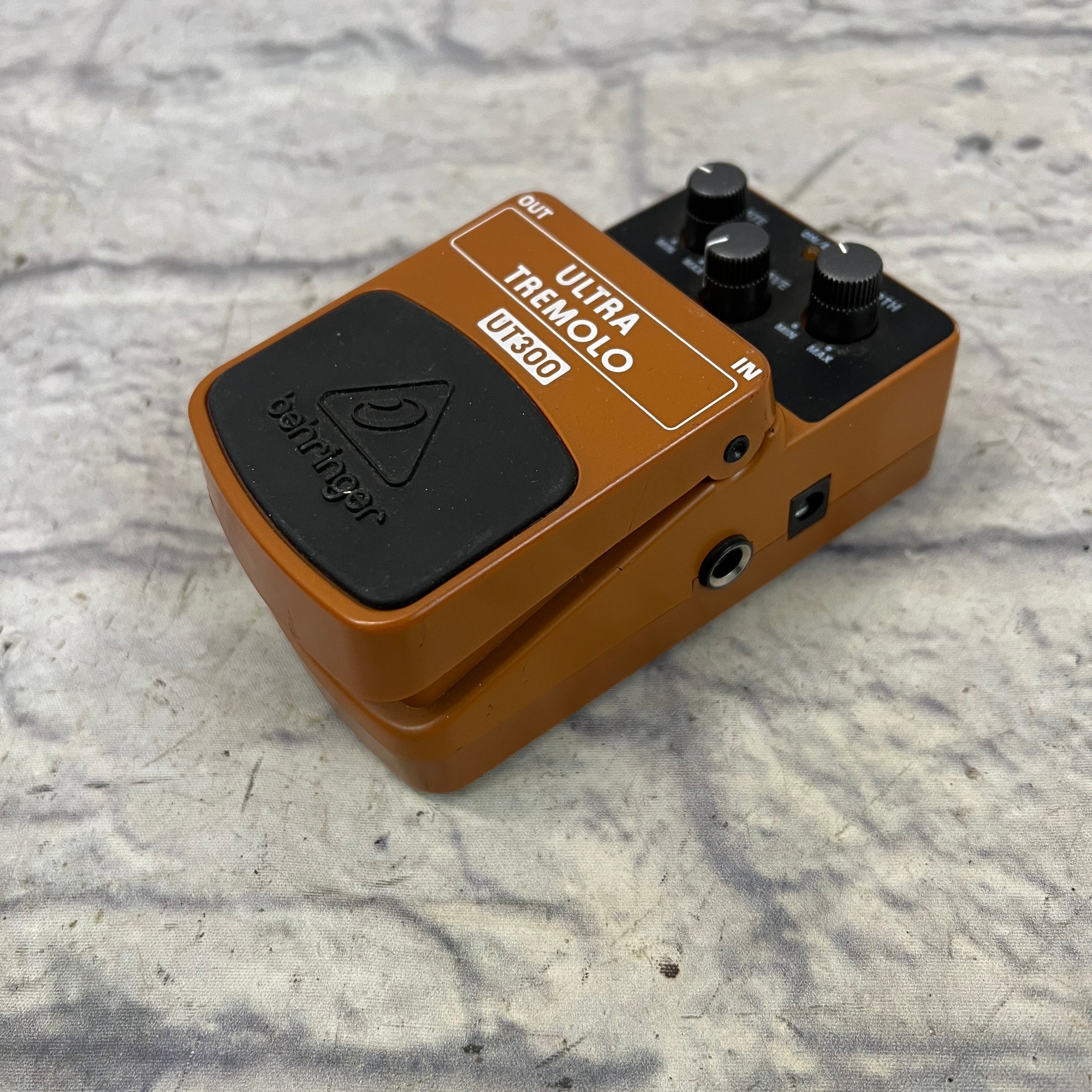 Behringer UT300 Tremolo Pedal
