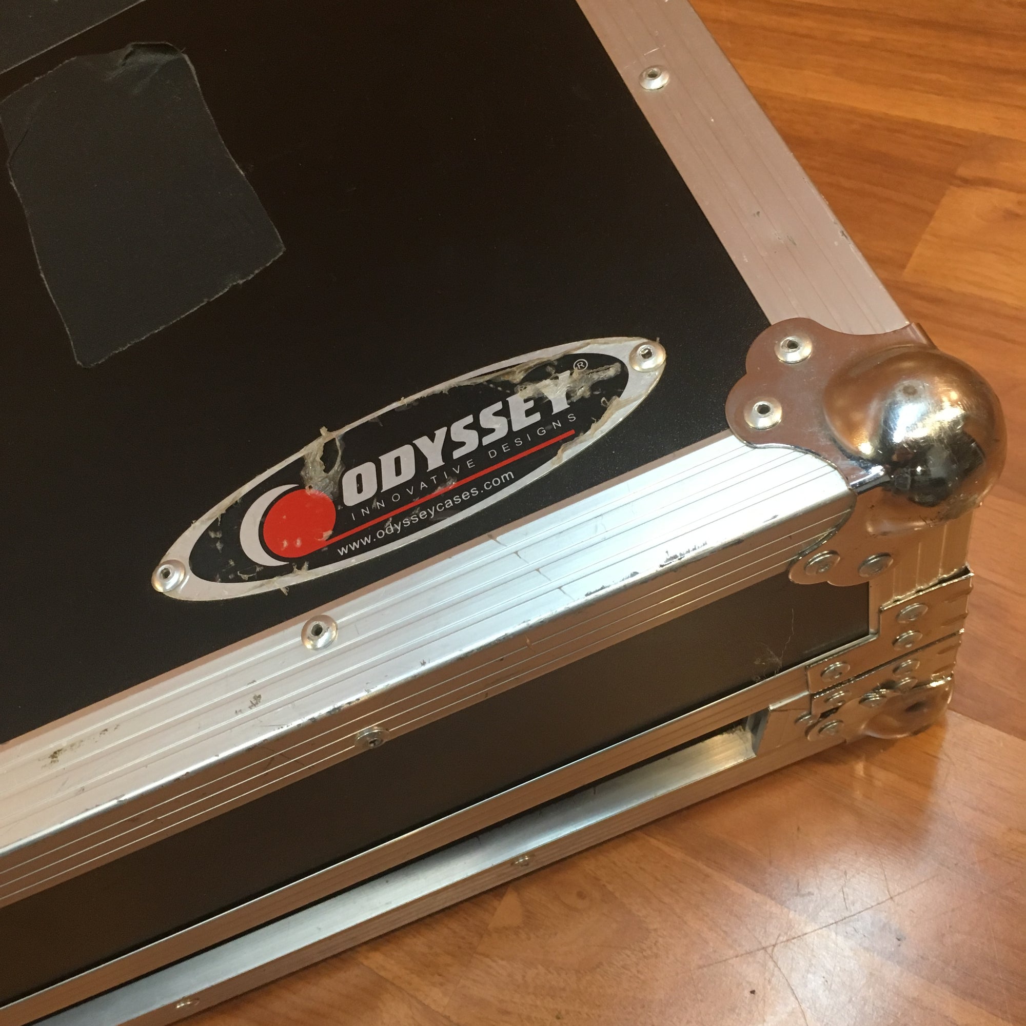 Traktor S4MK2 DJ Controller with Case