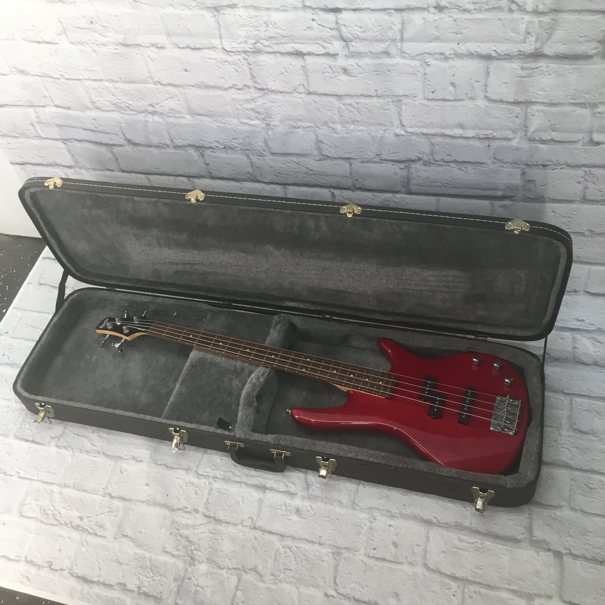 Ibanez Gio GSR 200 4 String Bass (Red) w Hard Case