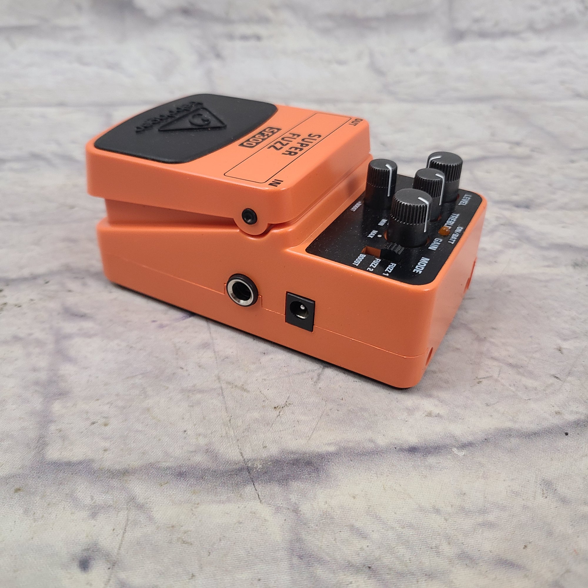 Behringer Super Fuzz Fuzz Pedal - Evolution Music