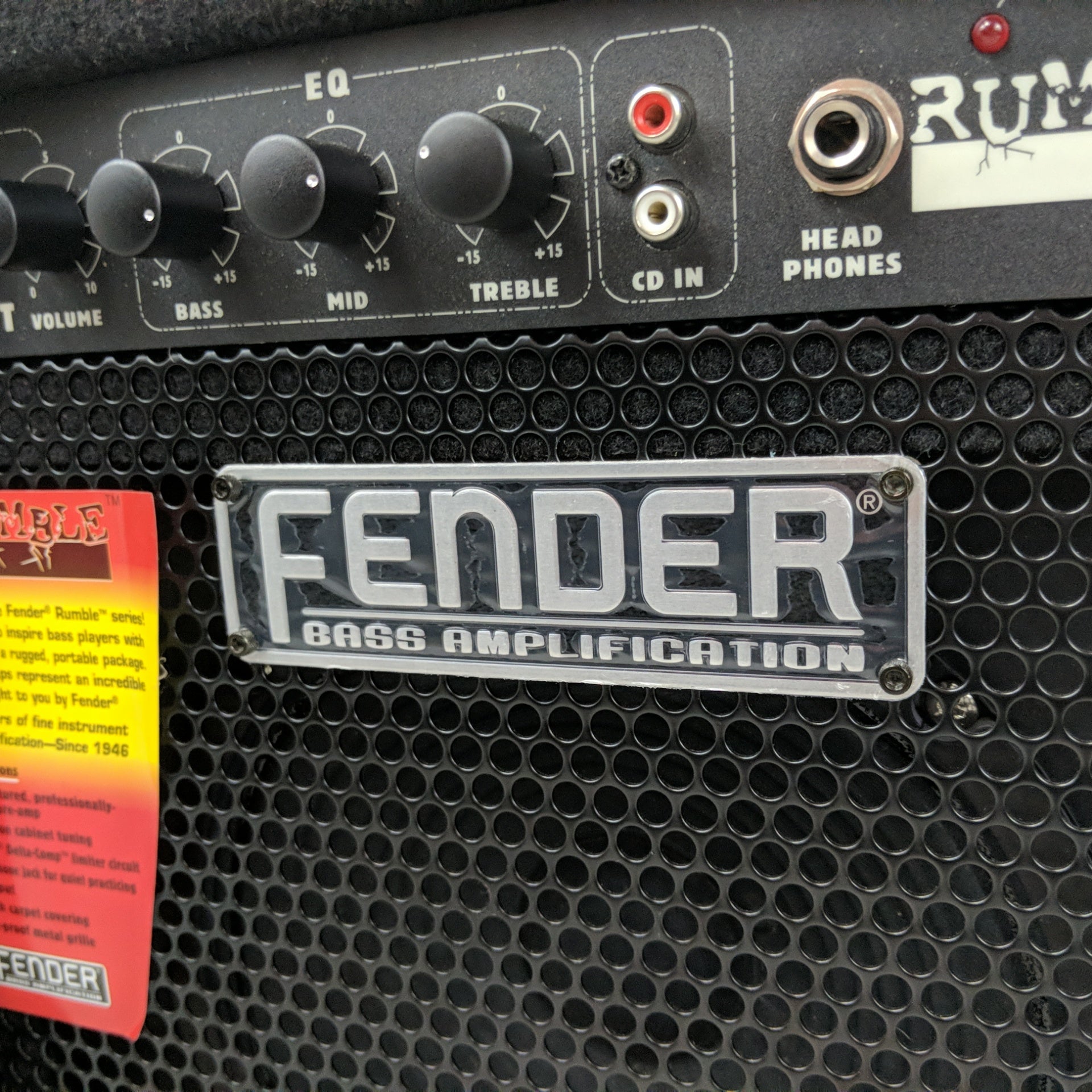 ** Fender Rumble 15 Bass Combo Amp
