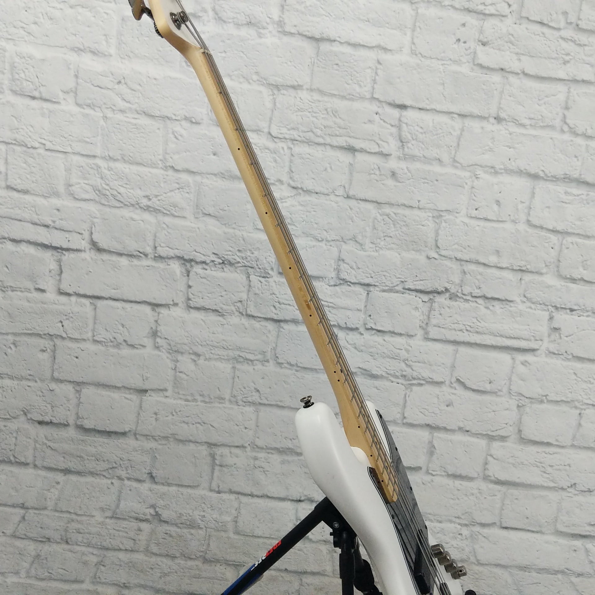 Squier Contemporary Active Jazz Bass HH Maple Fingerboard Flat White