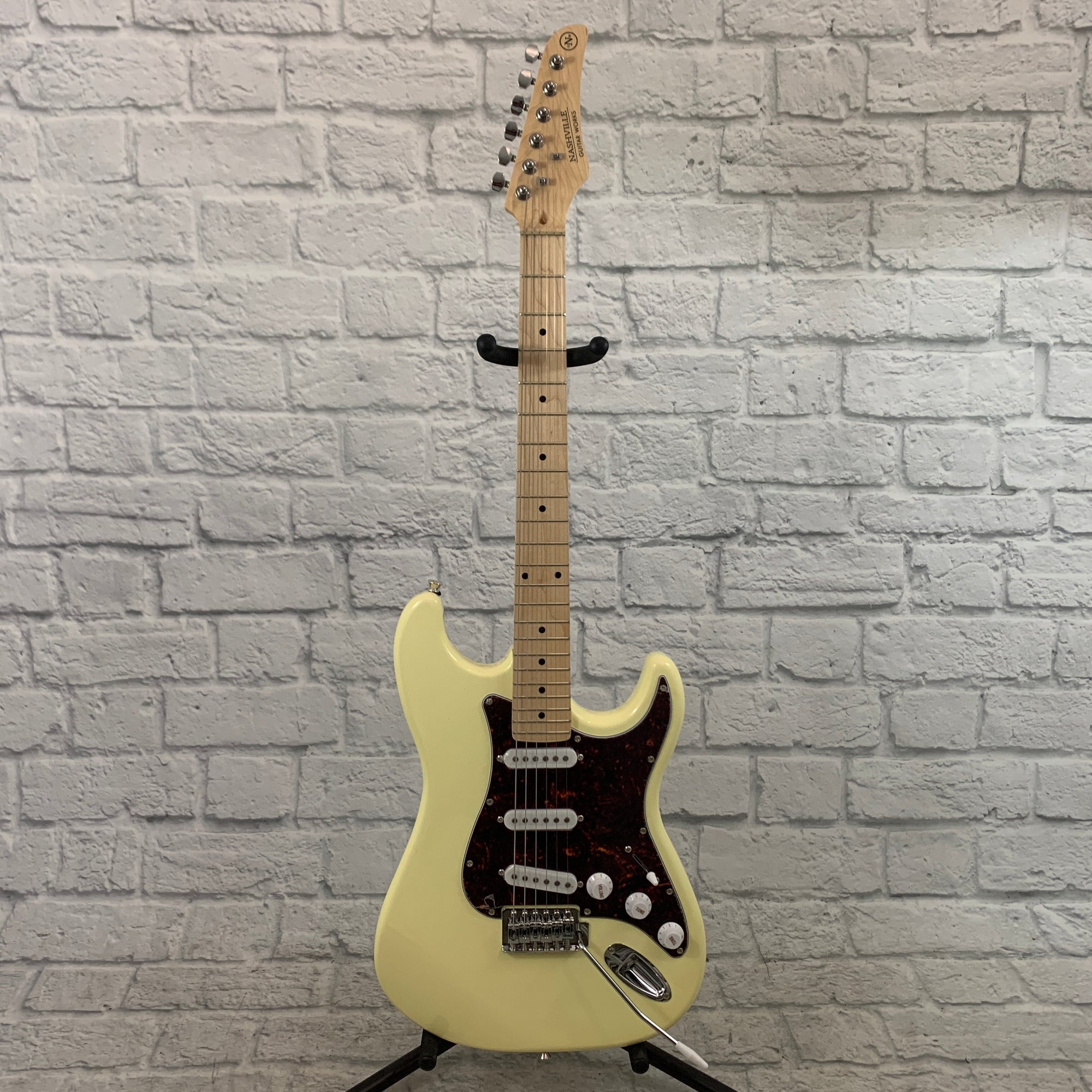 Nashville Guitar Works 135 Double Cutaway - Ivory, Maple Fretboard