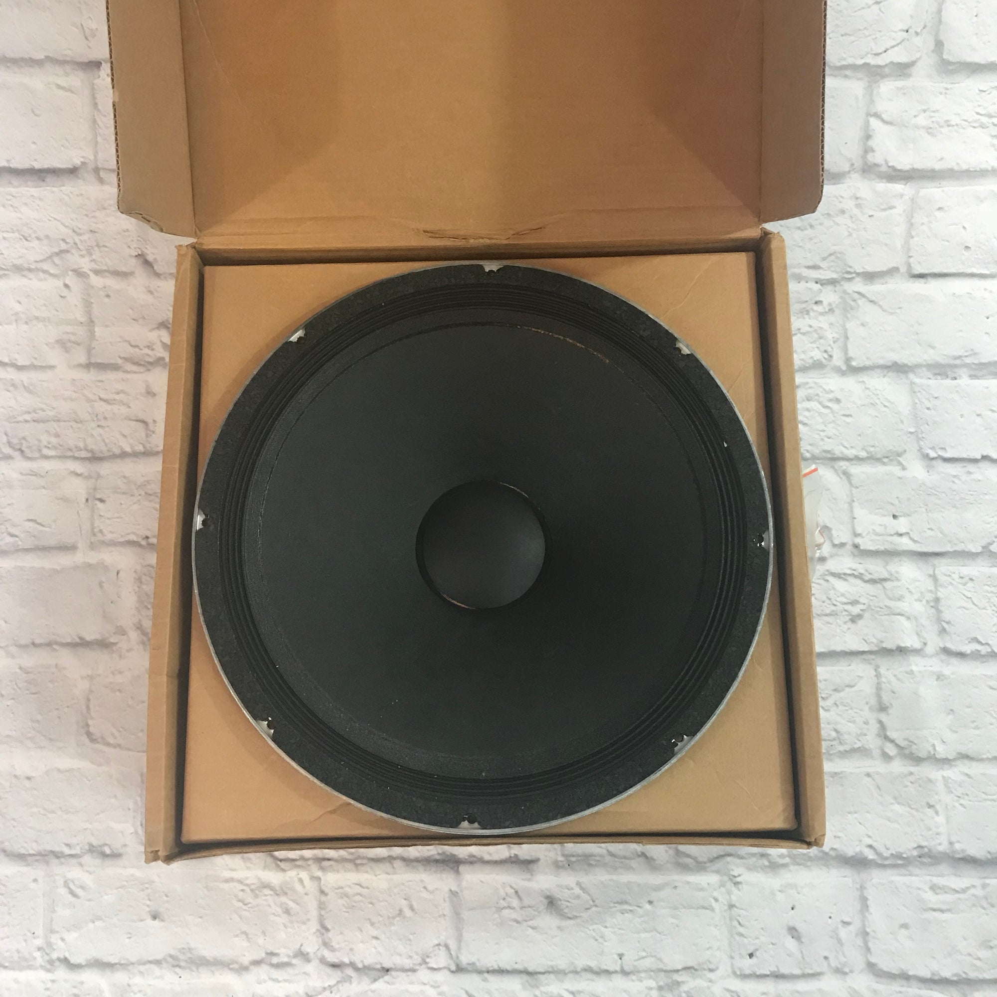Peavey Black Widow 1808-4SPSbw 18 inch Speaker - Evolution Music