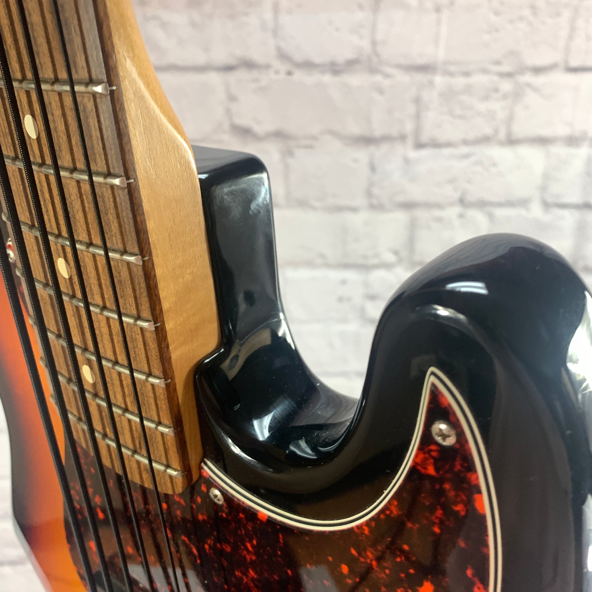 Fender Active 5 String Deluxe Series Jazz Bass MIM